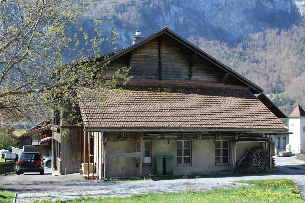 Alpine chalet apt w/parking and porch