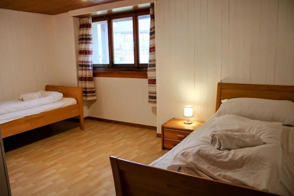 Alpine chalet apt w/parking and porch