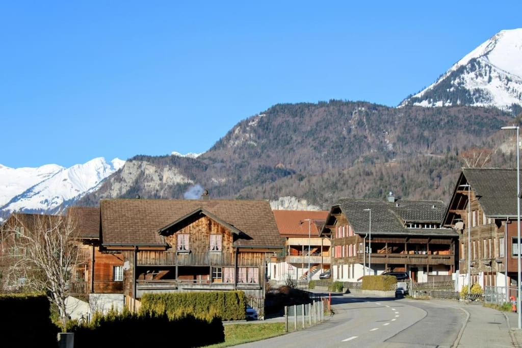 Alpine chalet apt w/parking and porch
