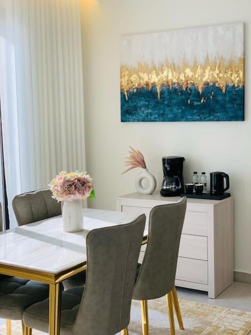 Spacious new 2 bedroom Apt-in amazing location B33