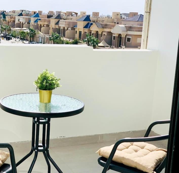 Spacious new 2 bedroom Apt-in amazing location B33