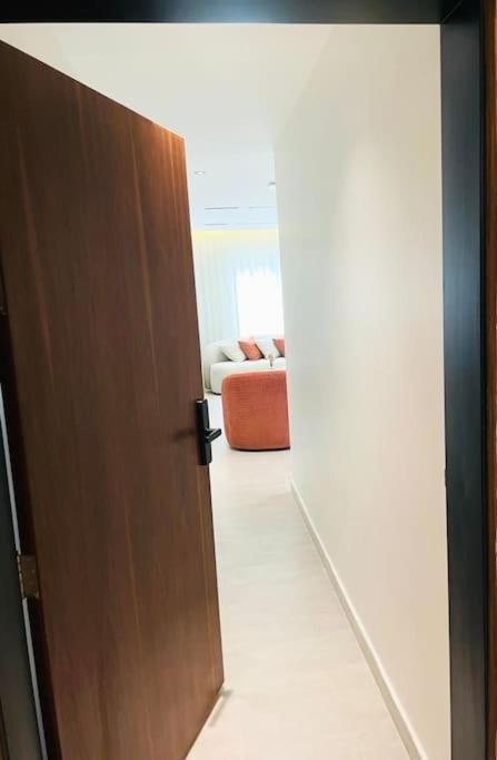 Spacious new 2 bedroom Apt-in amazing location B33