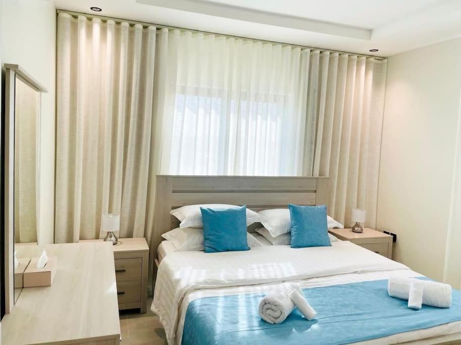 Spacious new 2 bedroom Apt-in amazing location B33