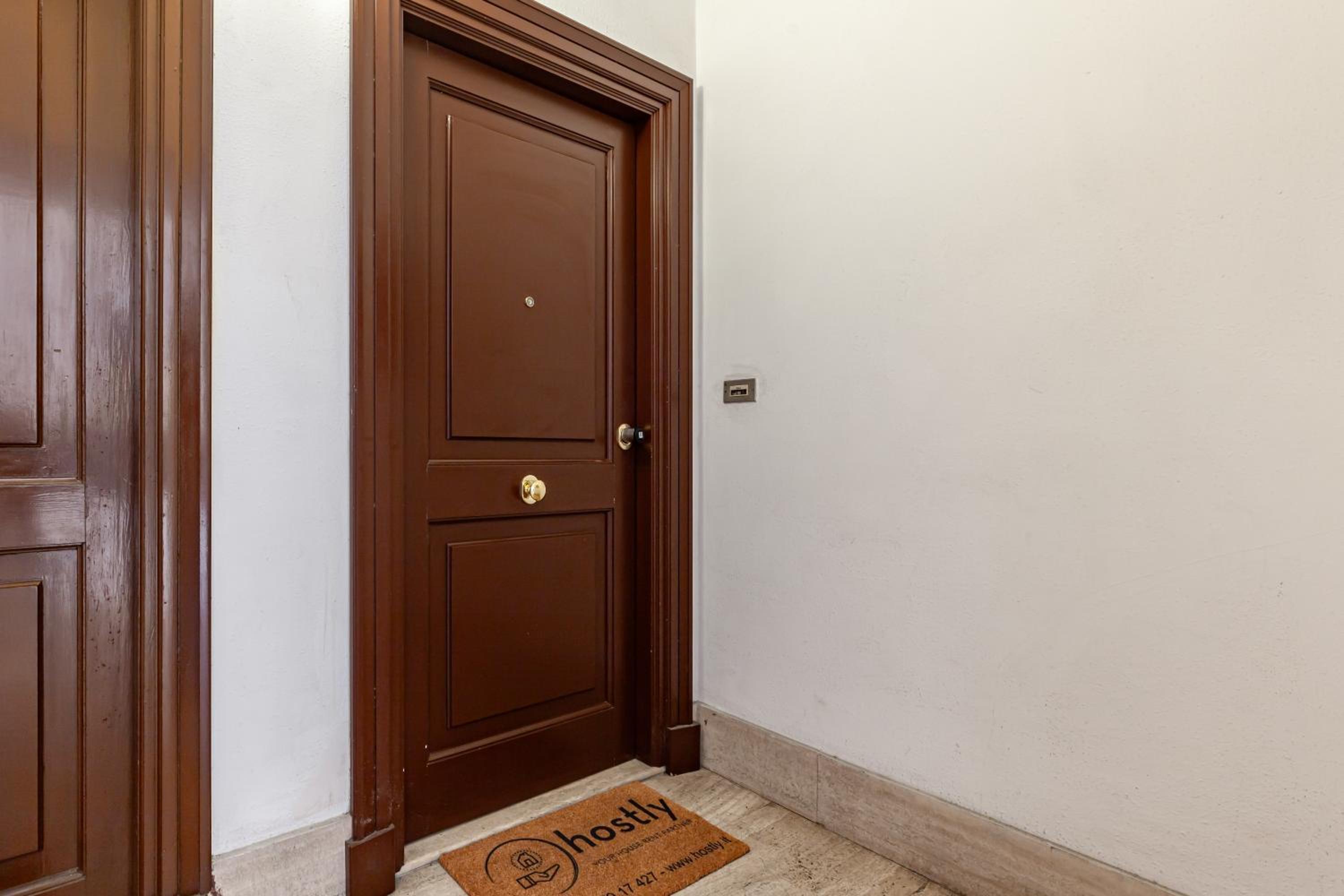 Hostly-Volturno Suite Apartment-Center of Rome