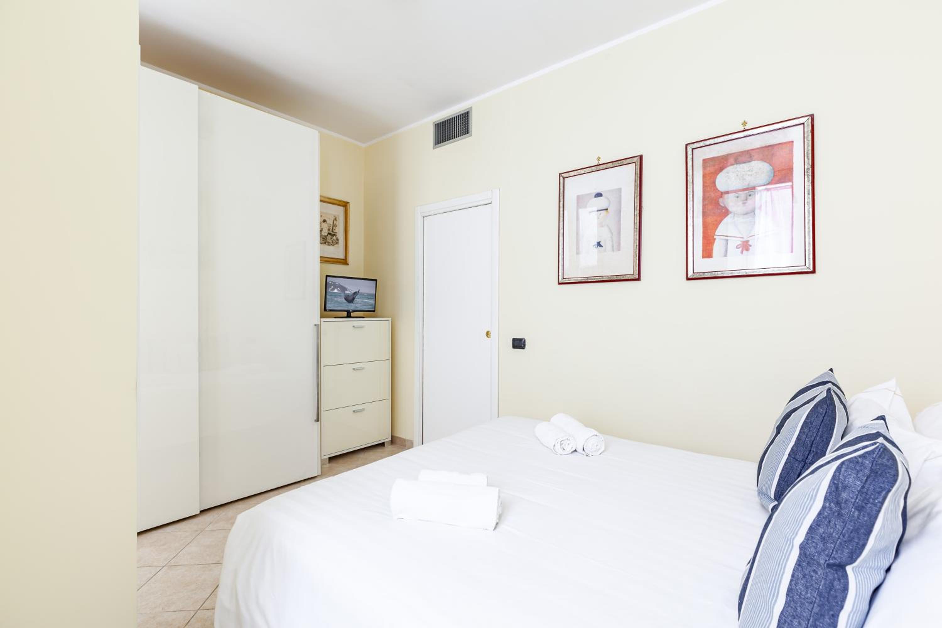 Hostly-Volturno Suite Apartment-Center of Rome