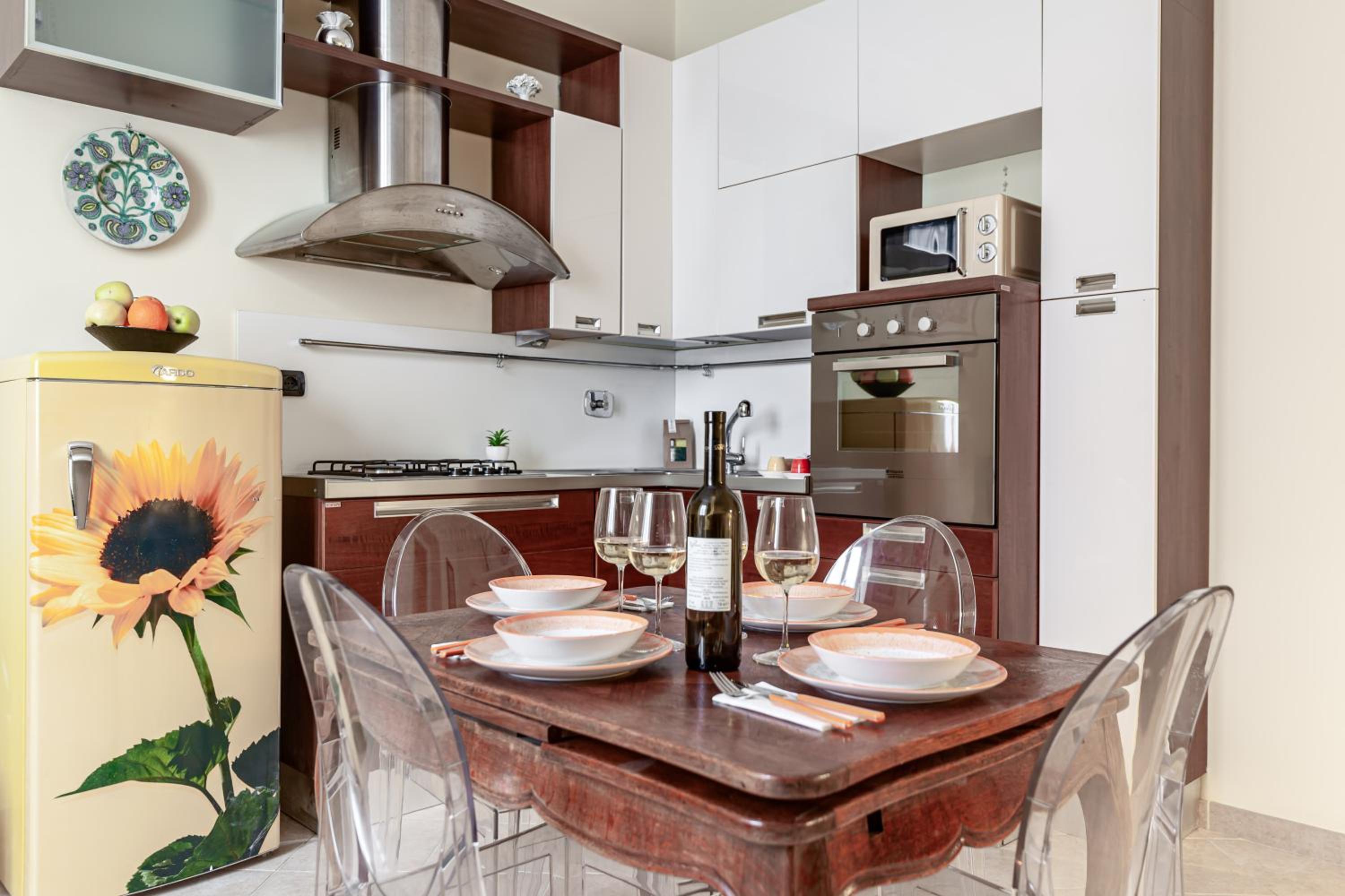 Hostly-Volturno Suite Apartment-Center of Rome