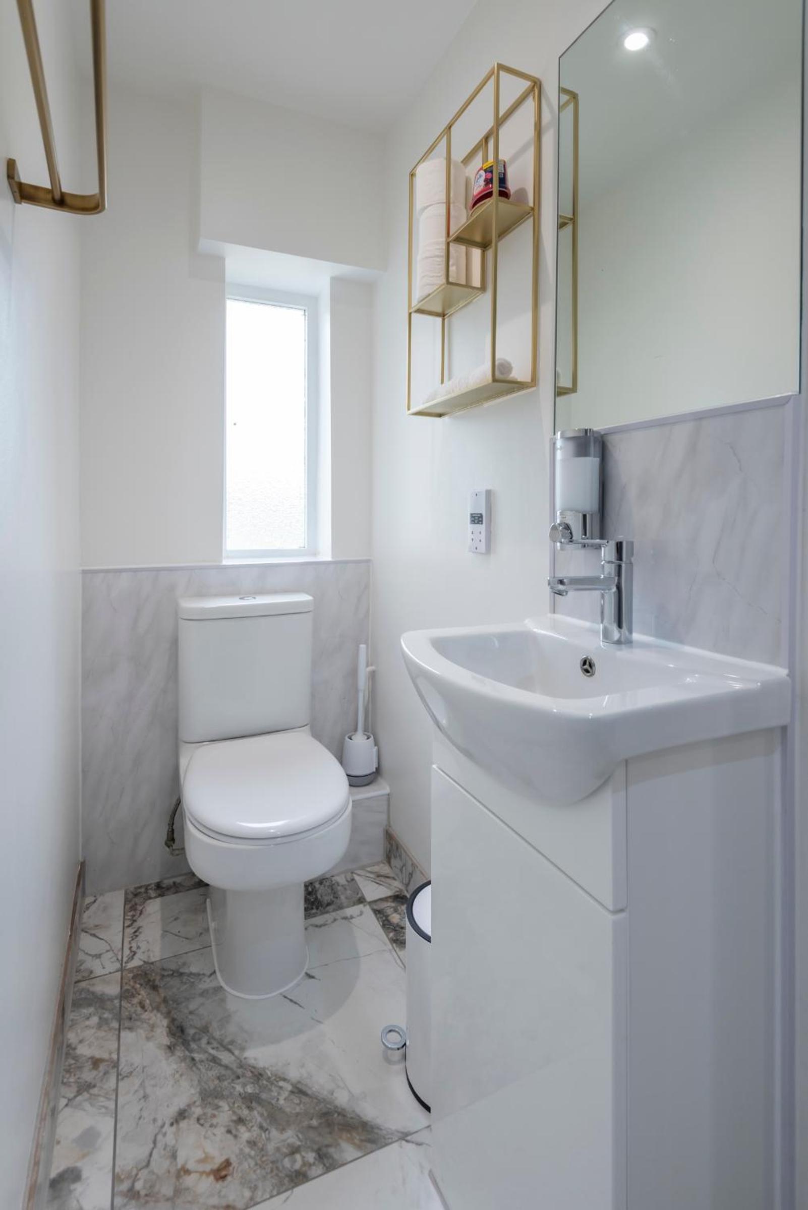 Adorable, Comfy Flat Walk Paddington/Elizabeth Stn