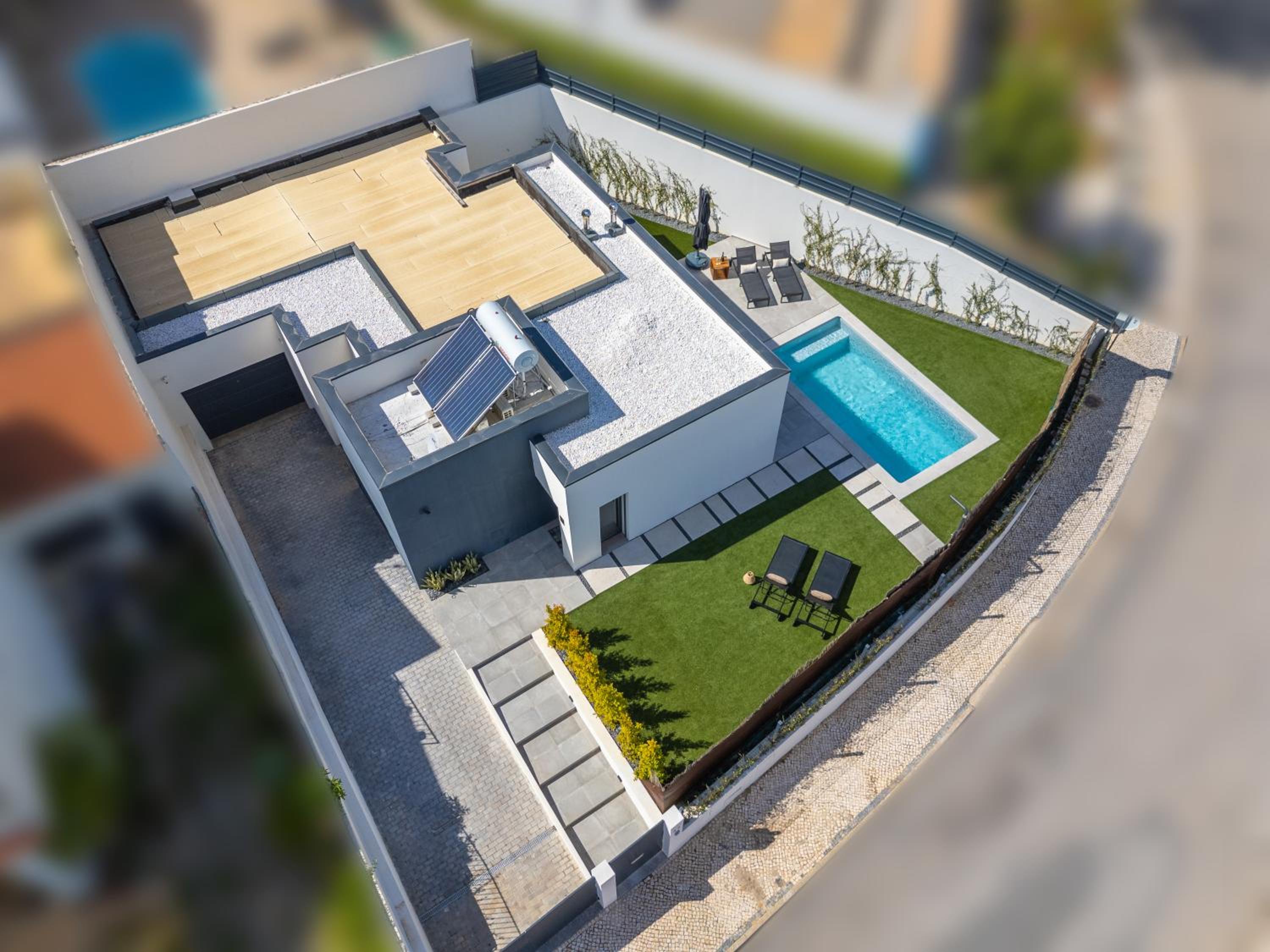 Host Wise - Bright Spacious House Swimming Pool view 5
