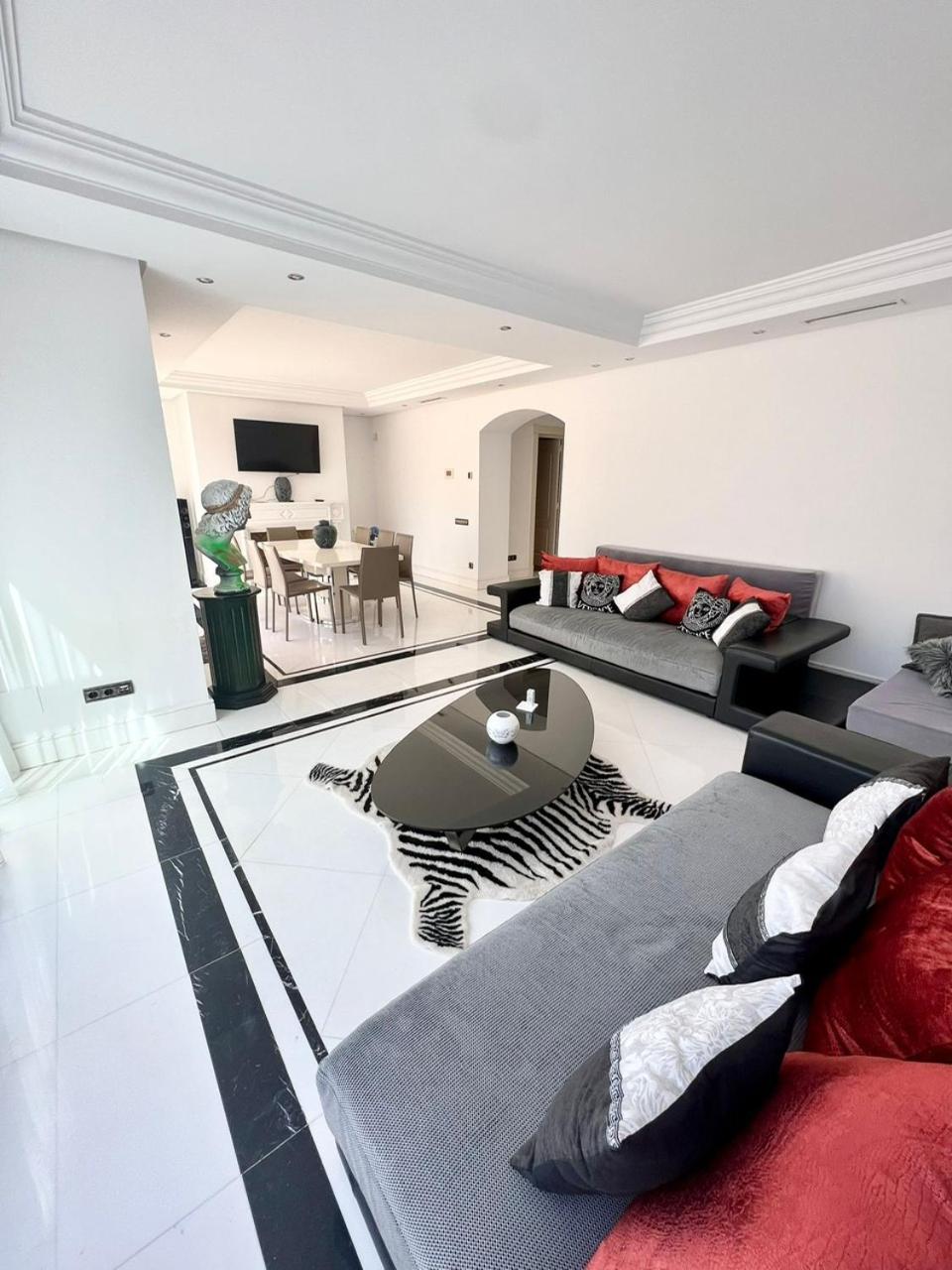 3 bedroom apartment on the waterfront Puerto Banus Marbella