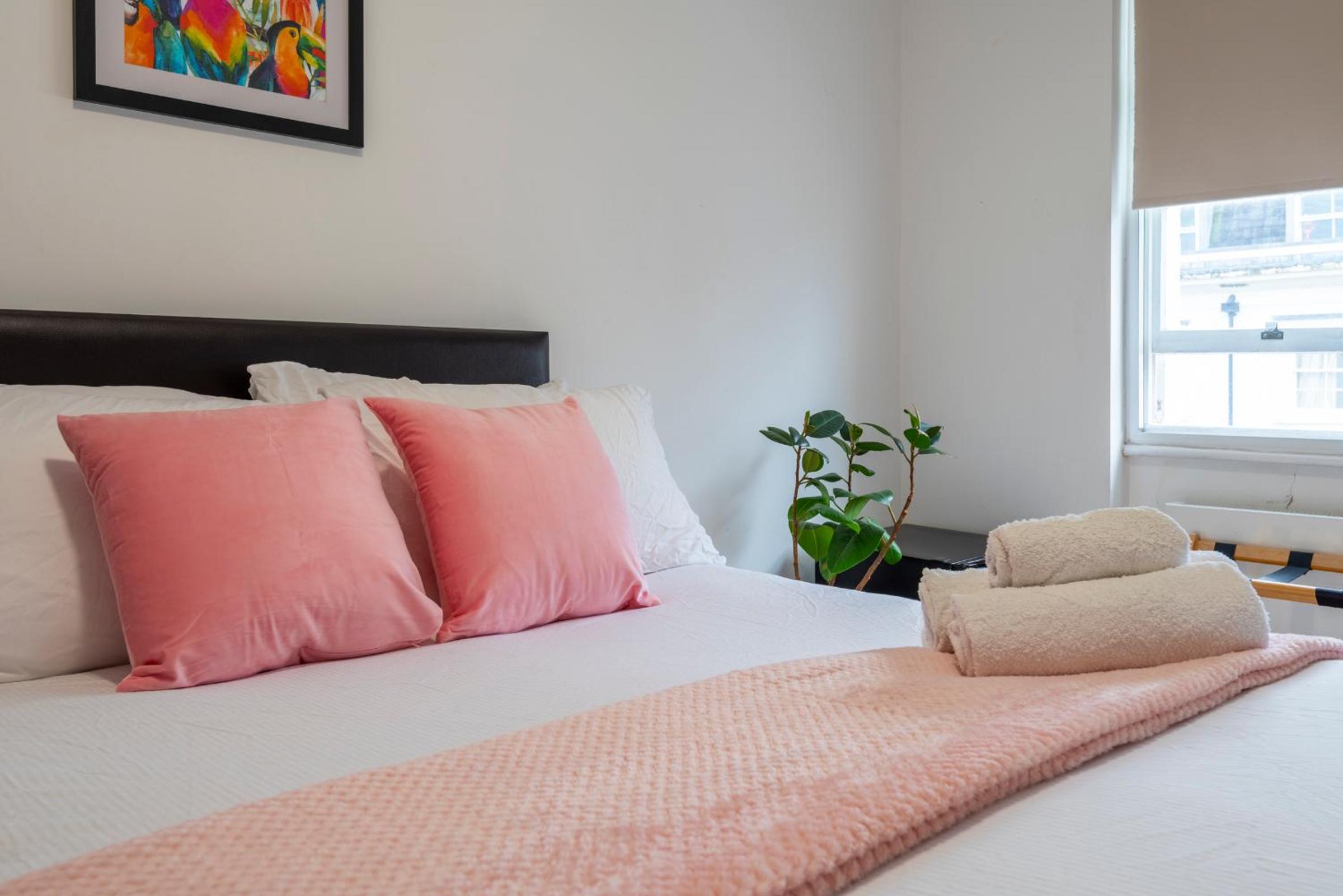 Adorable, Comfy Flat Walk Paddington/Elizabeth Stn