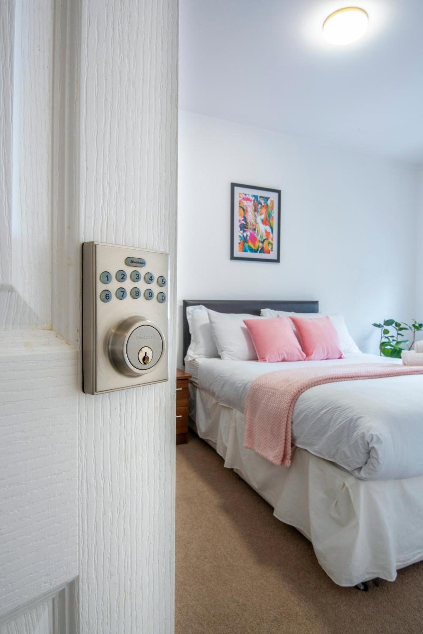 Adorable, Comfy Flat Walk Paddington/Elizabeth Stn