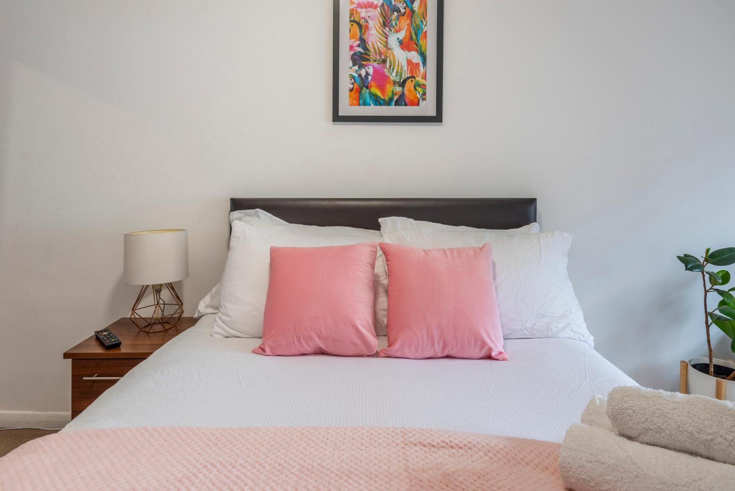 Adorable, Comfy Flat Walk Paddington/Elizabeth Stn