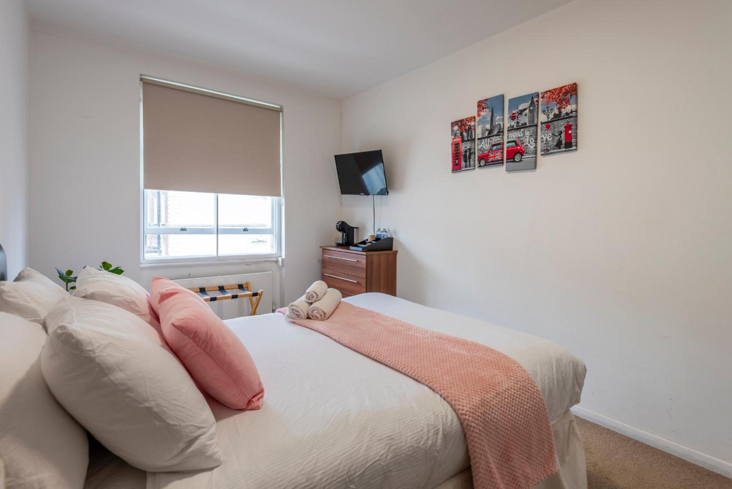 Adorable, Comfy Flat Walk Paddington/Elizabeth Stn