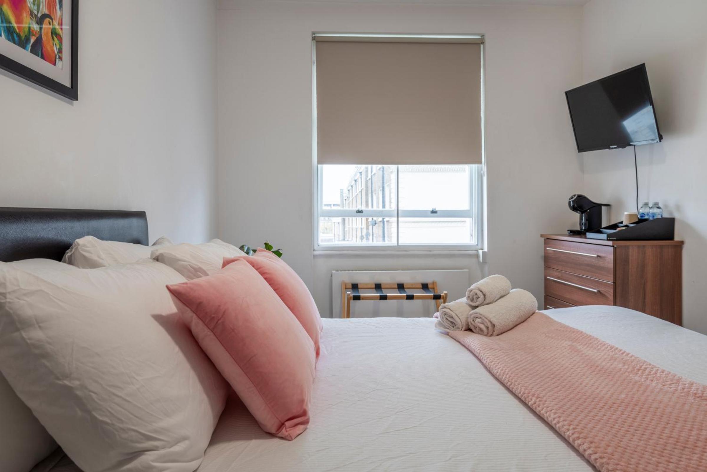 Adorable, Comfy Flat Walk Paddington/Elizabeth Stn