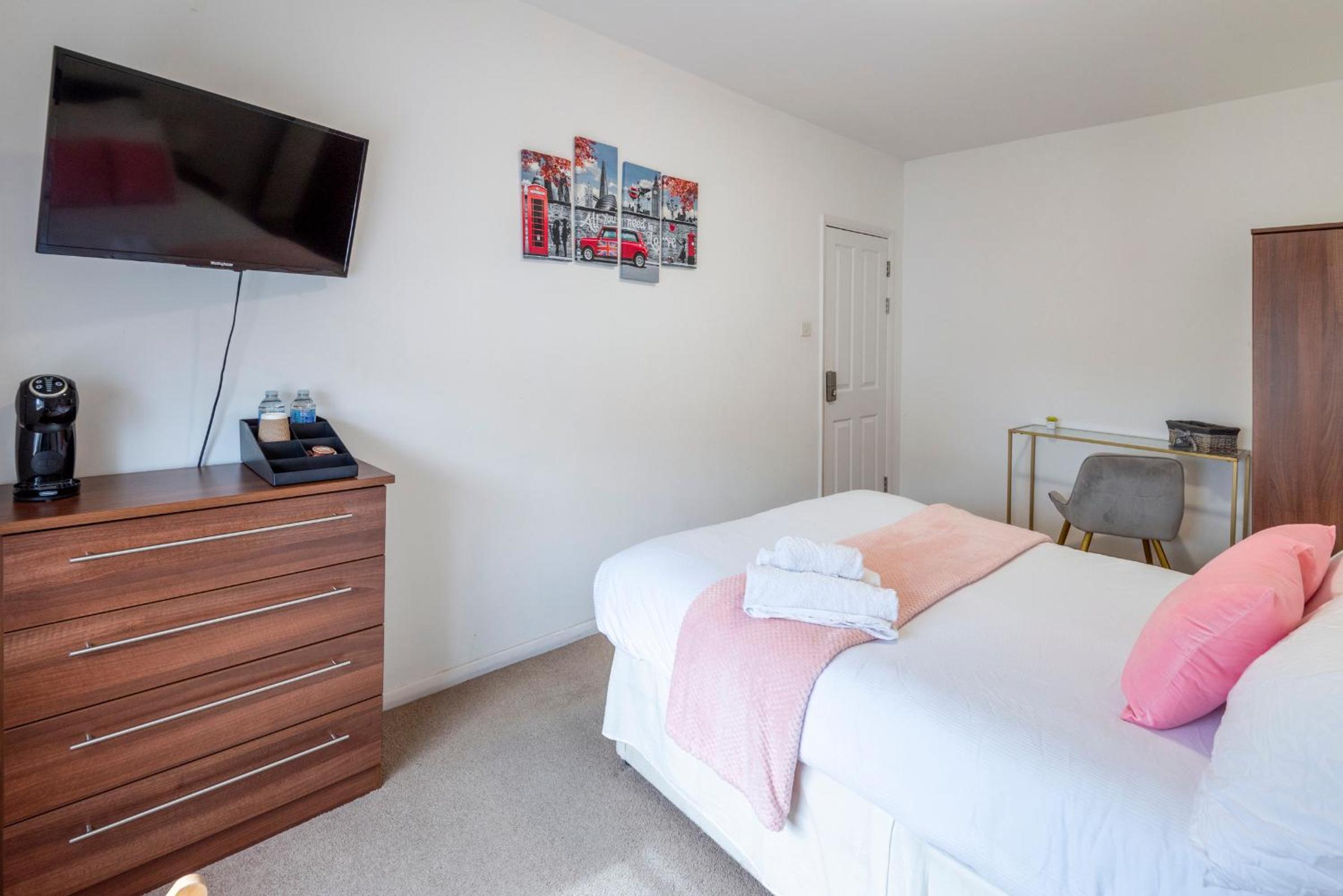 Adorable, Comfy Flat Walk Paddington/Elizabeth Stn