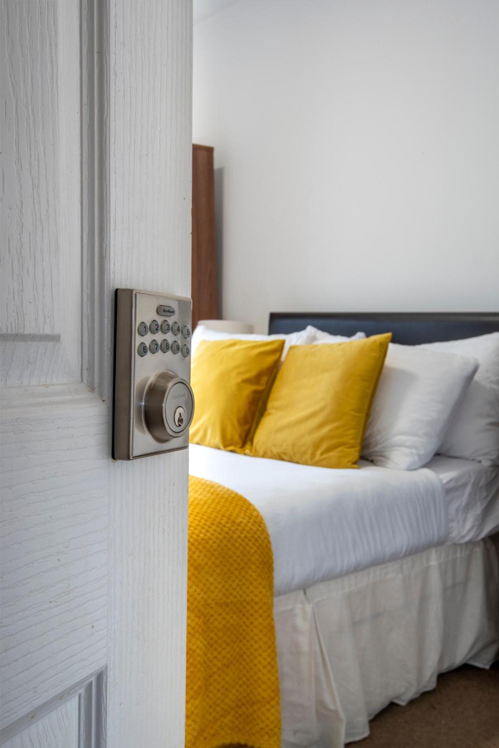 Adorable, Comfy Flat Walk Paddington/Elizabeth Stn