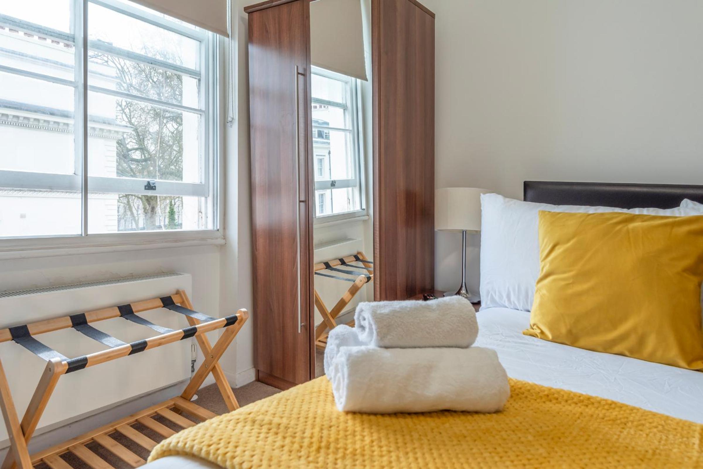 Adorable, Comfy Flat Walk Paddington/Elizabeth Stn