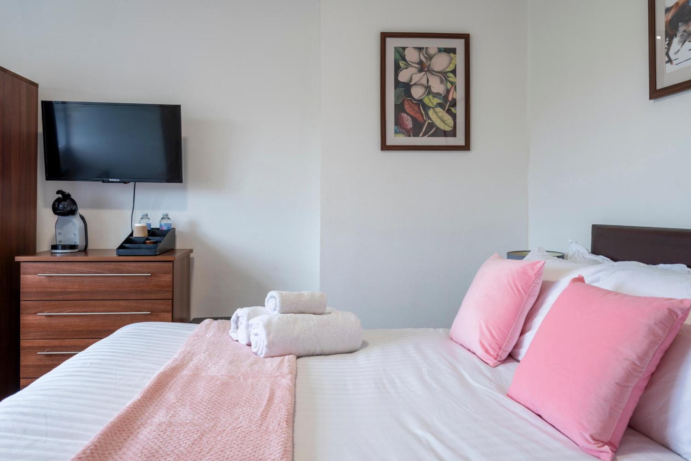Adorable, Comfy Flat Walk Paddington/Elizabeth Stn