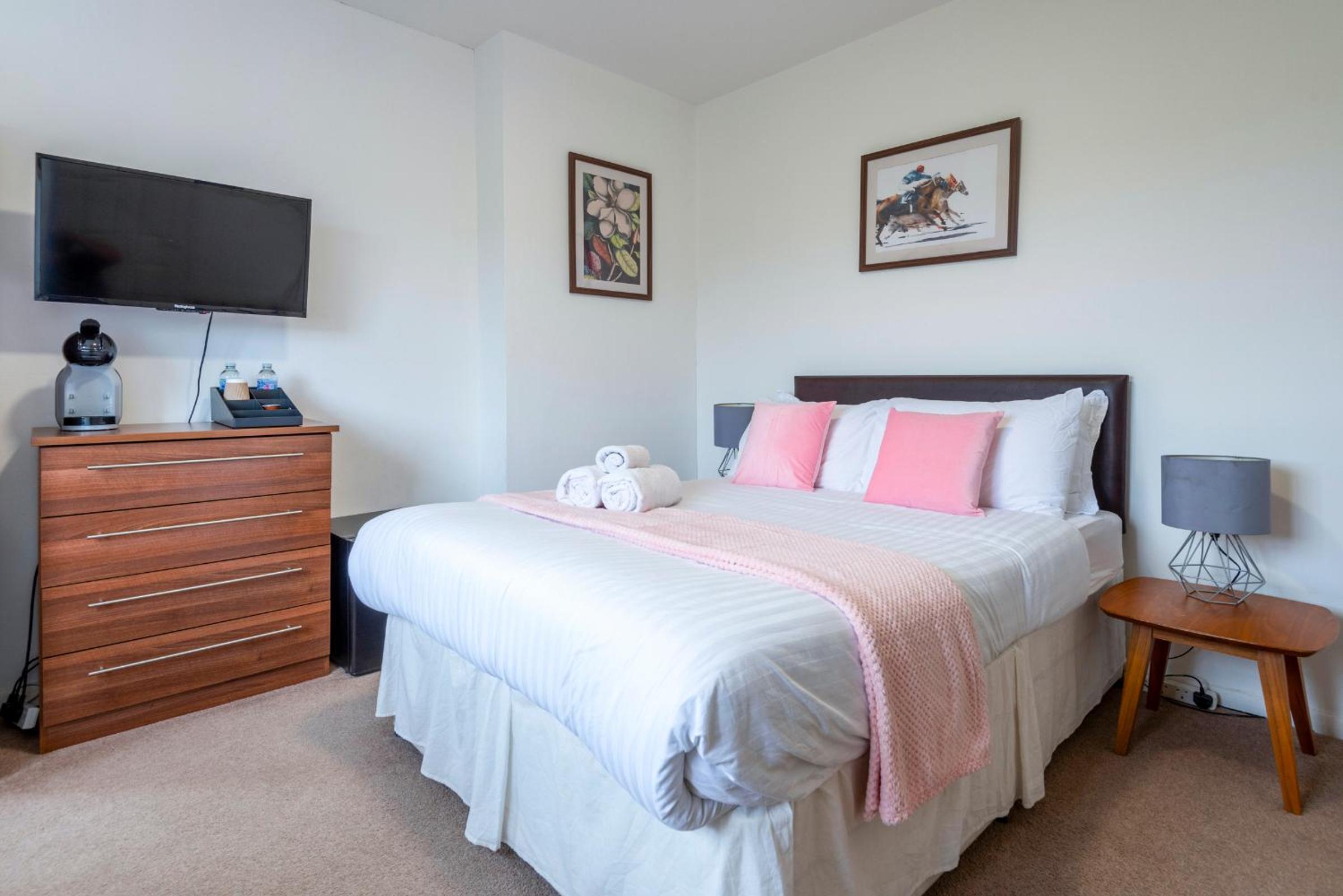 Adorable, Comfy Flat Walk Paddington/Elizabeth Stn