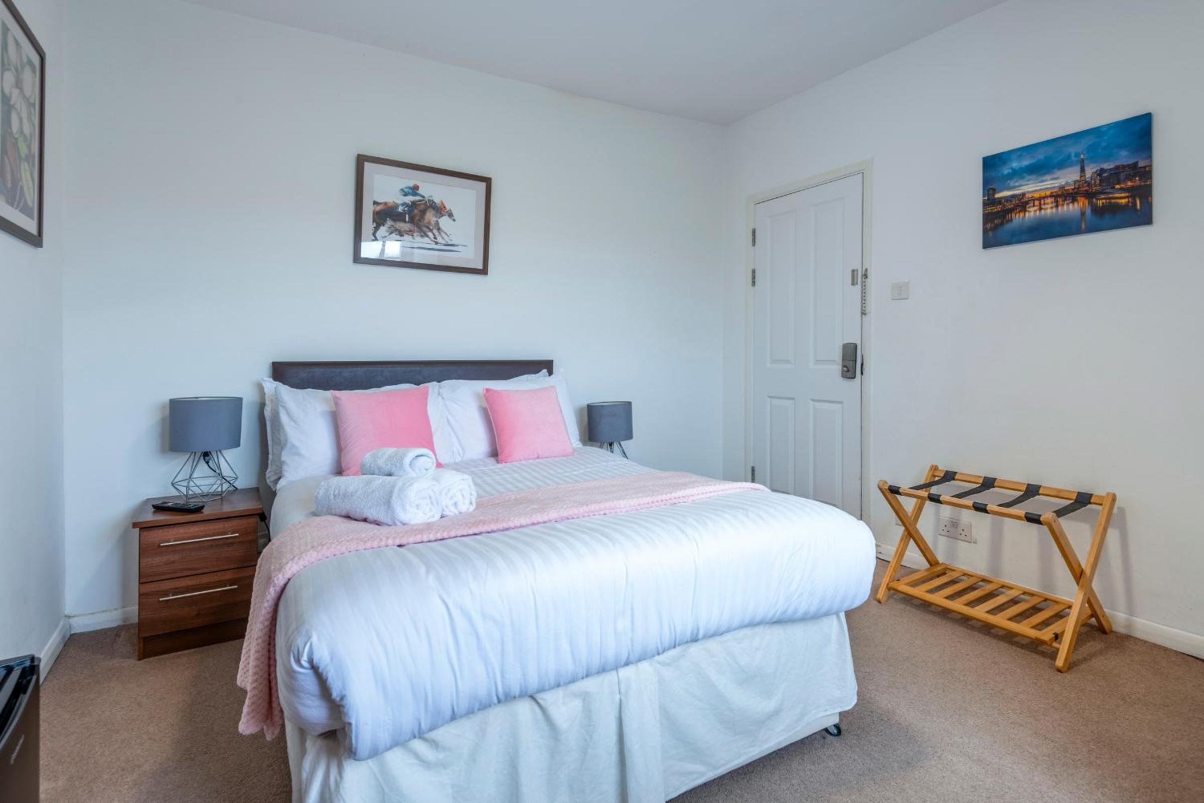 Adorable, Comfy Flat Walk Paddington/Elizabeth Stn
