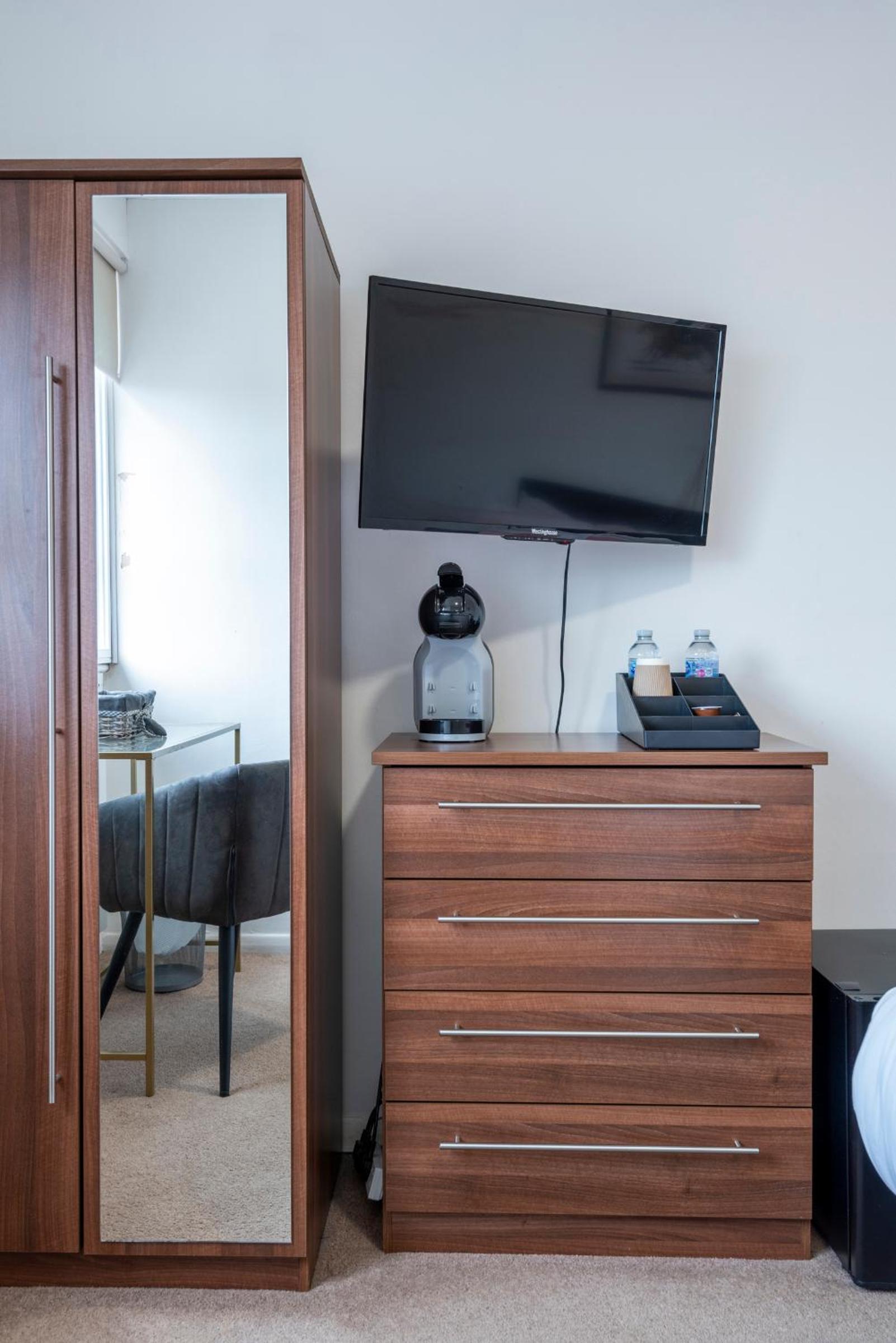 Adorable, Comfy Flat Walk Paddington/Elizabeth Stn