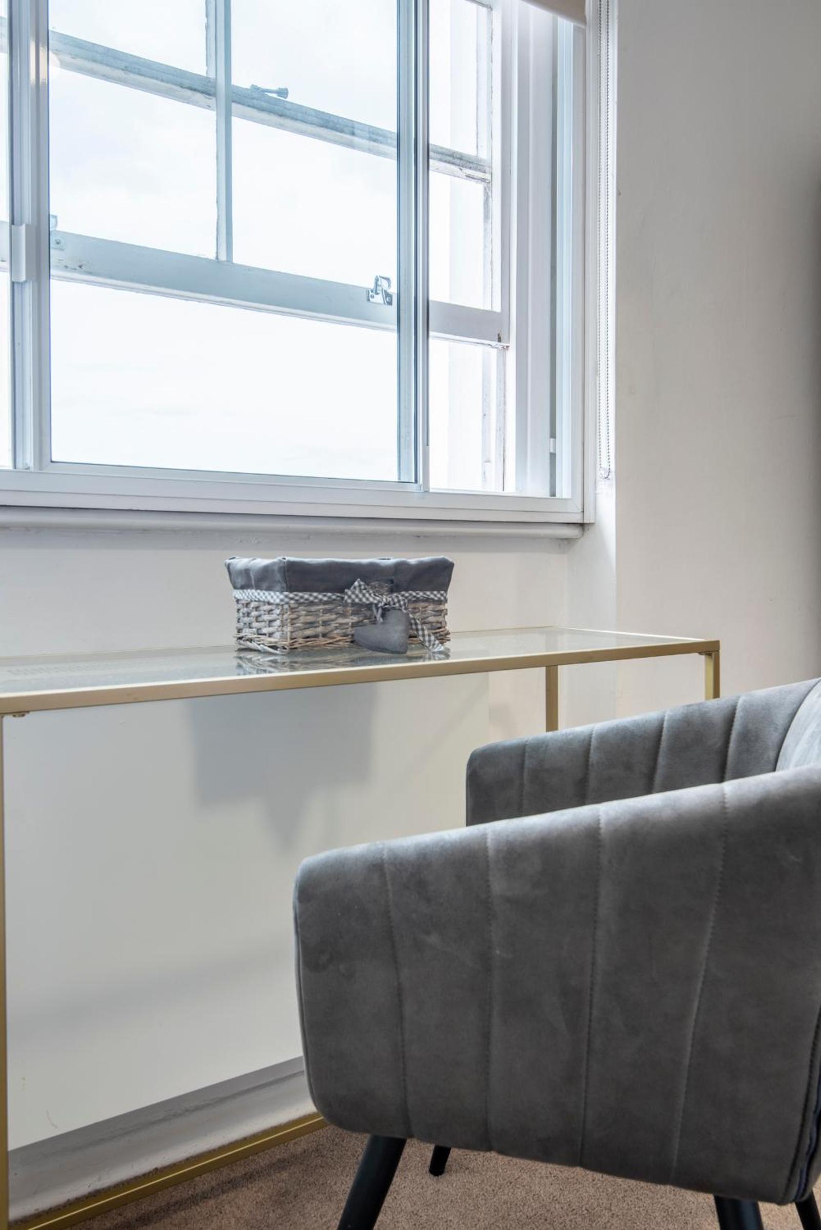 Adorable, Comfy Flat Walk Paddington/Elizabeth Stn