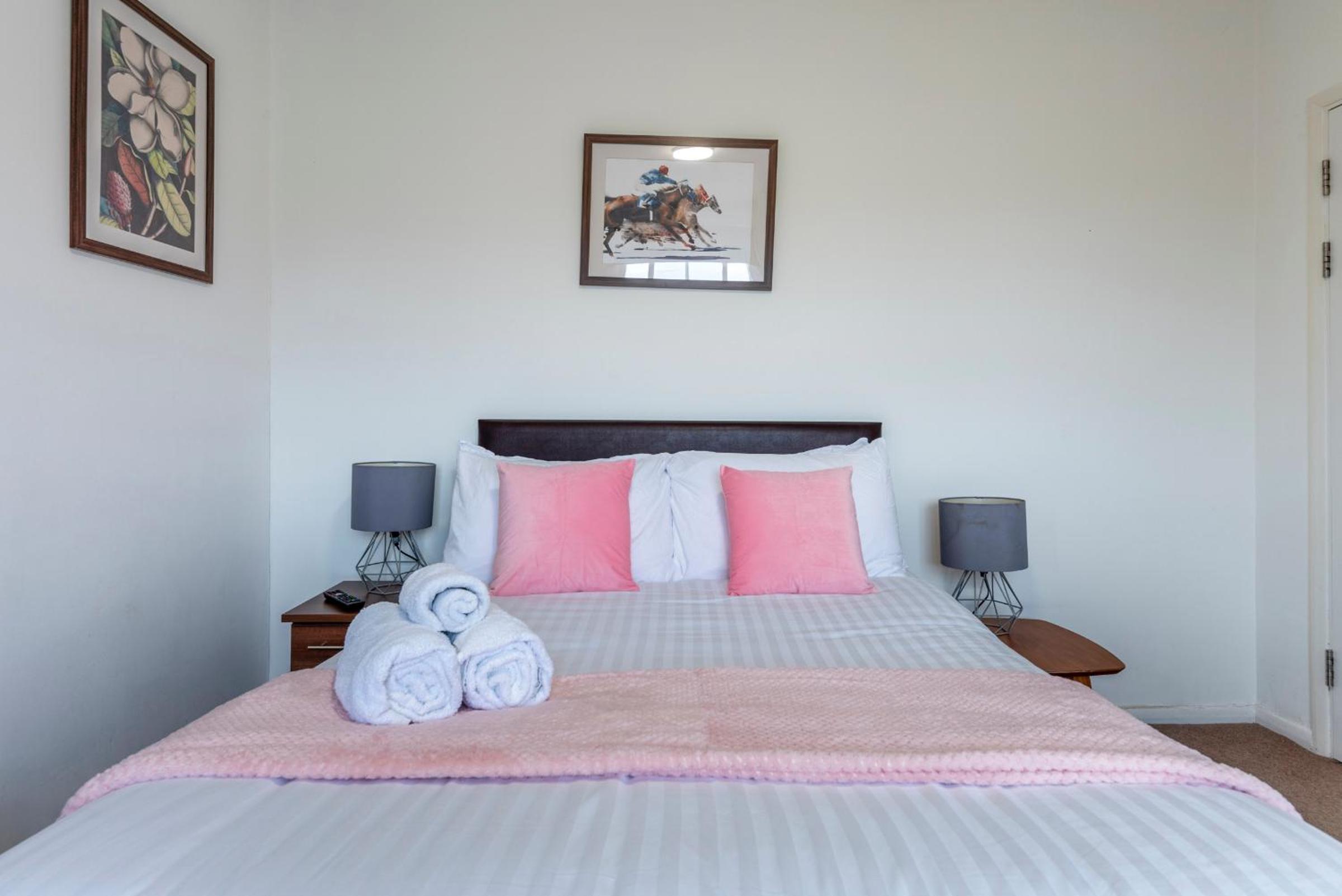 Adorable, Comfy Flat Walk Paddington/Elizabeth Stn