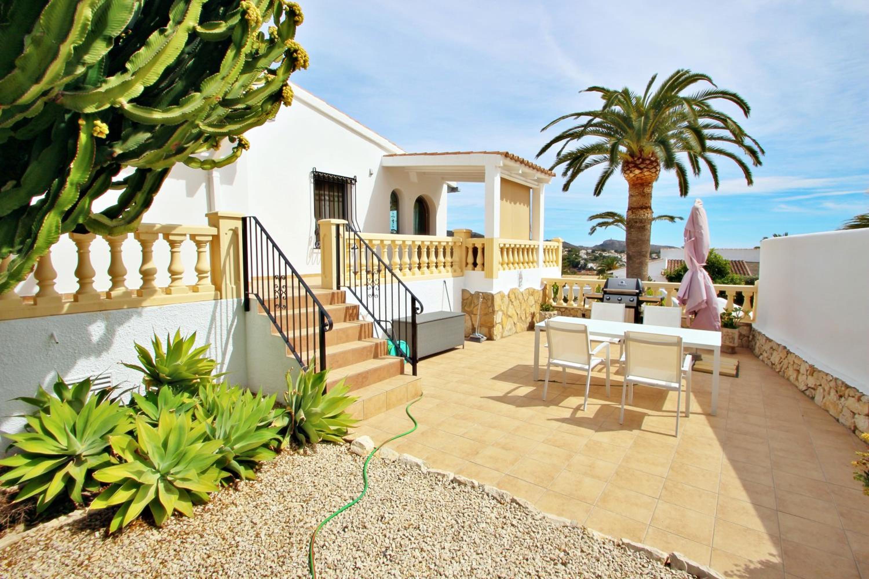 Golondrina - panoramic hillside holiday house in Moraira view 2