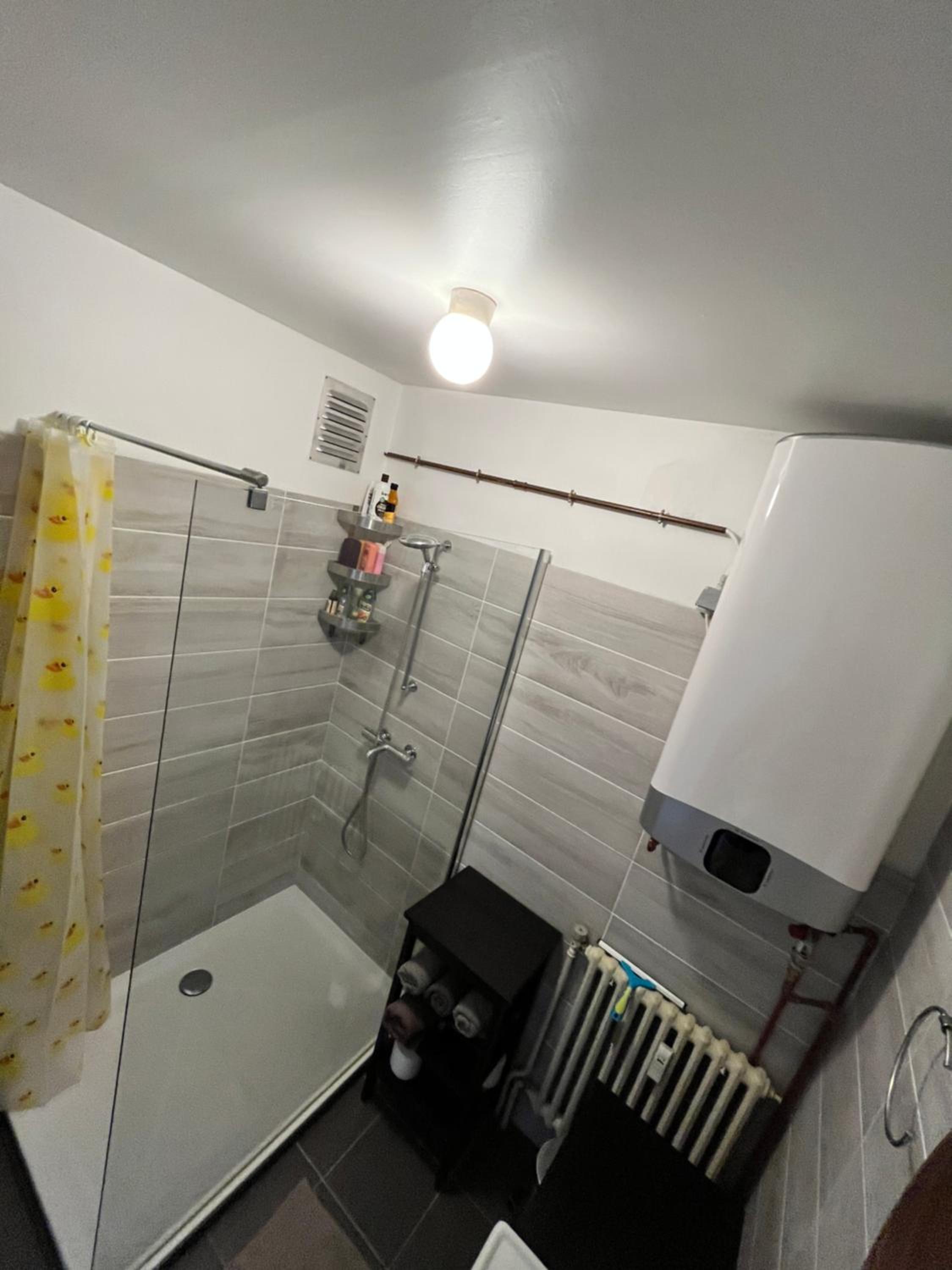 Spacious 2 Bedroom App in the Center with Balcony