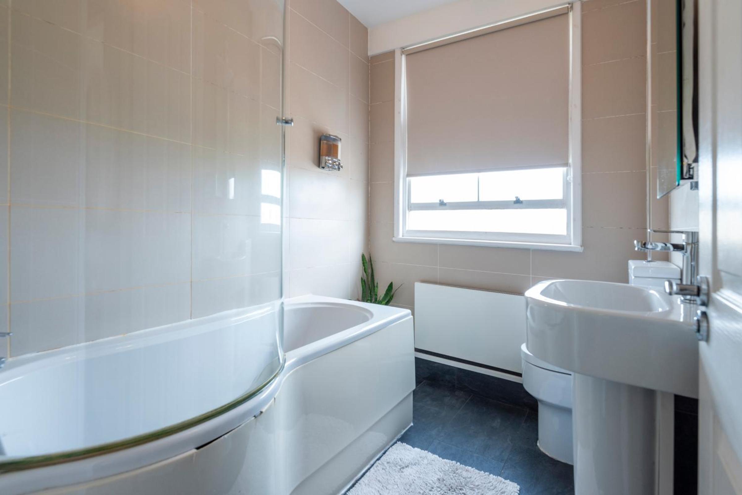 Adorable, Comfy Flat Walk Paddington/Elizabeth Stn