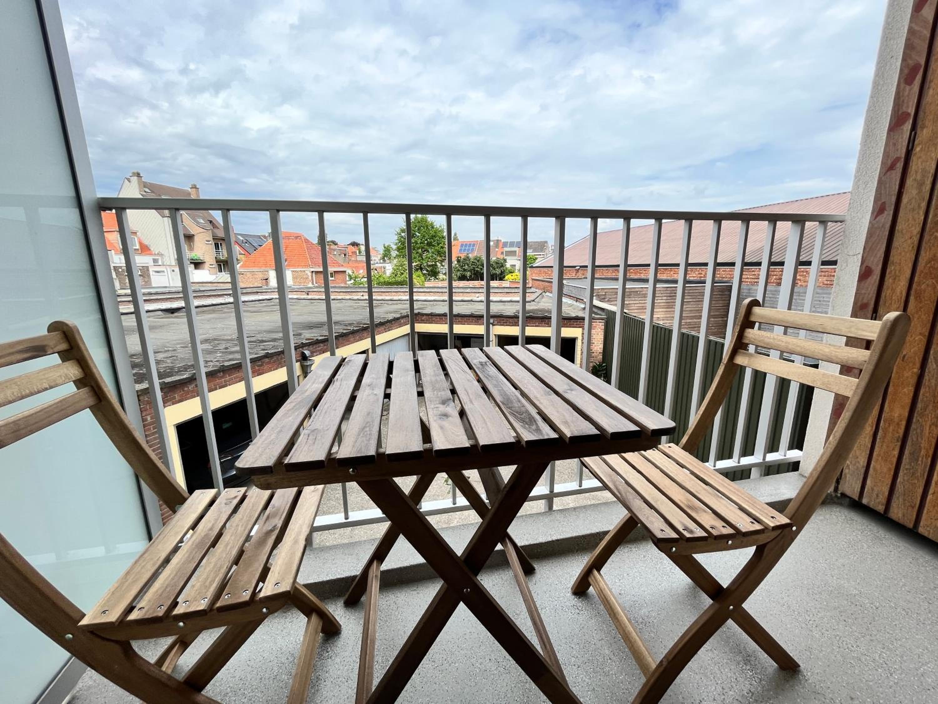 Spacious 2 Bedroom App in the Center with Balcony