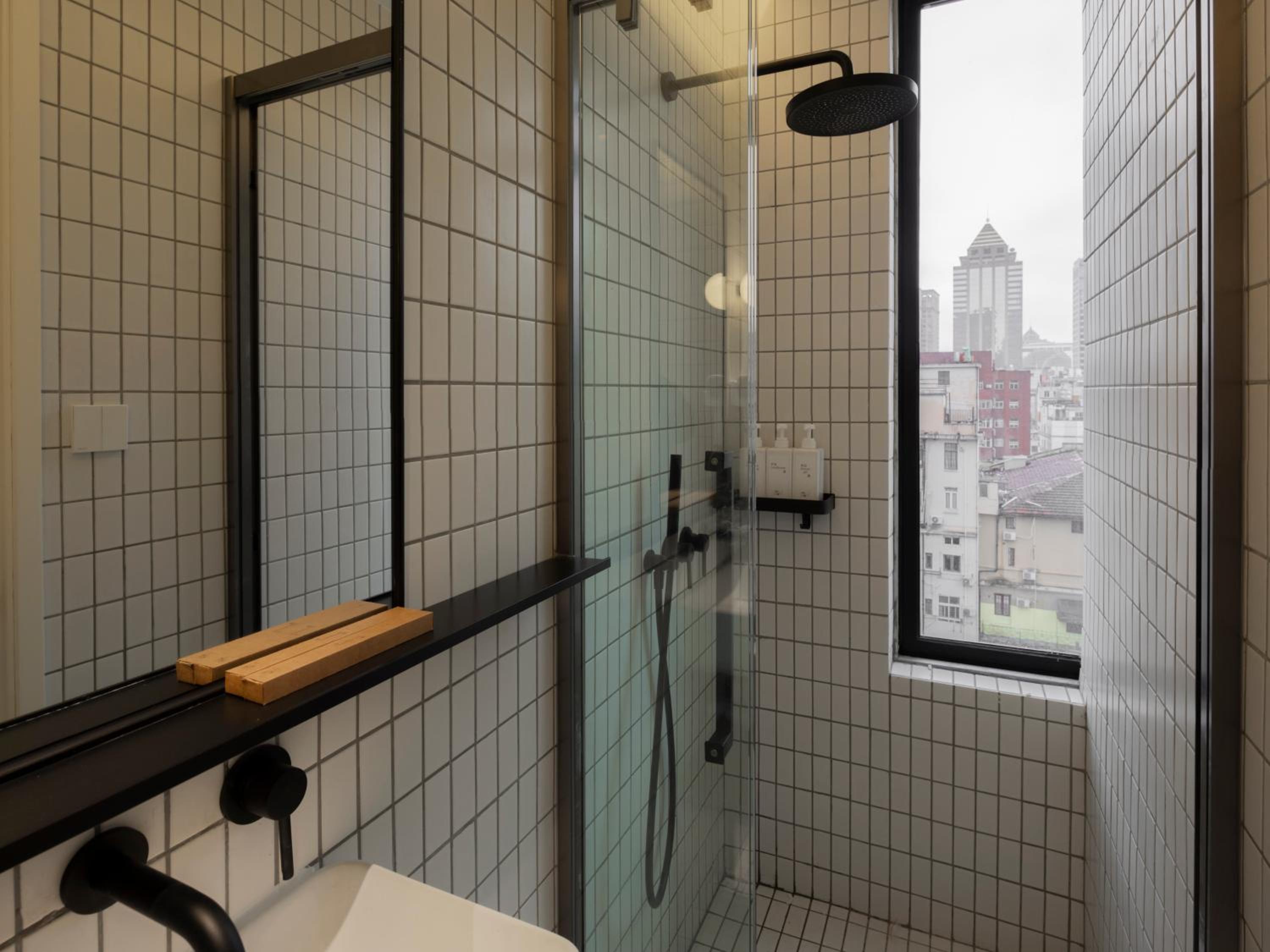 Hi Cozy International Hostel East Nanjing Road & The Bund & 24h English Services
