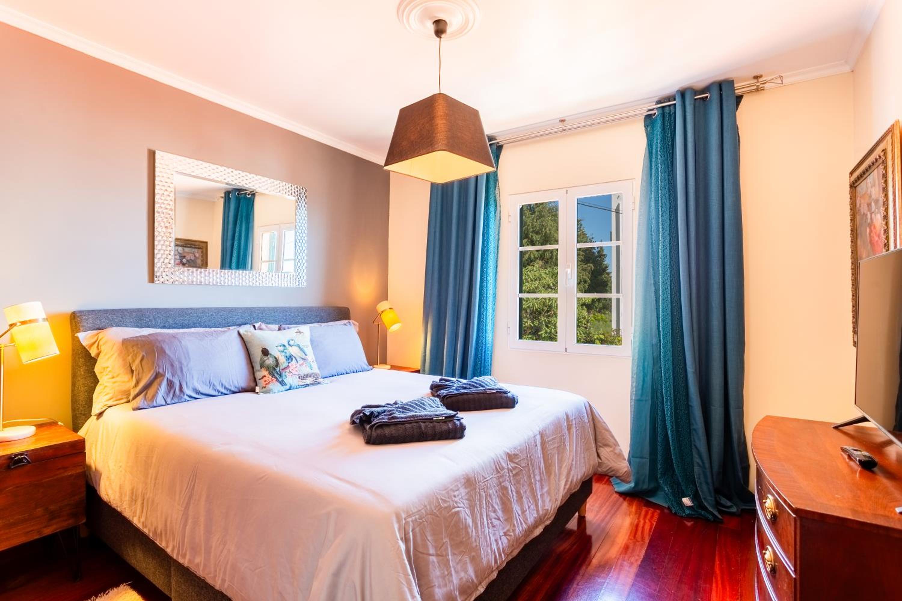 Tranquil Oasis: 3 BR Sea View Villa with Lush Yard view 2