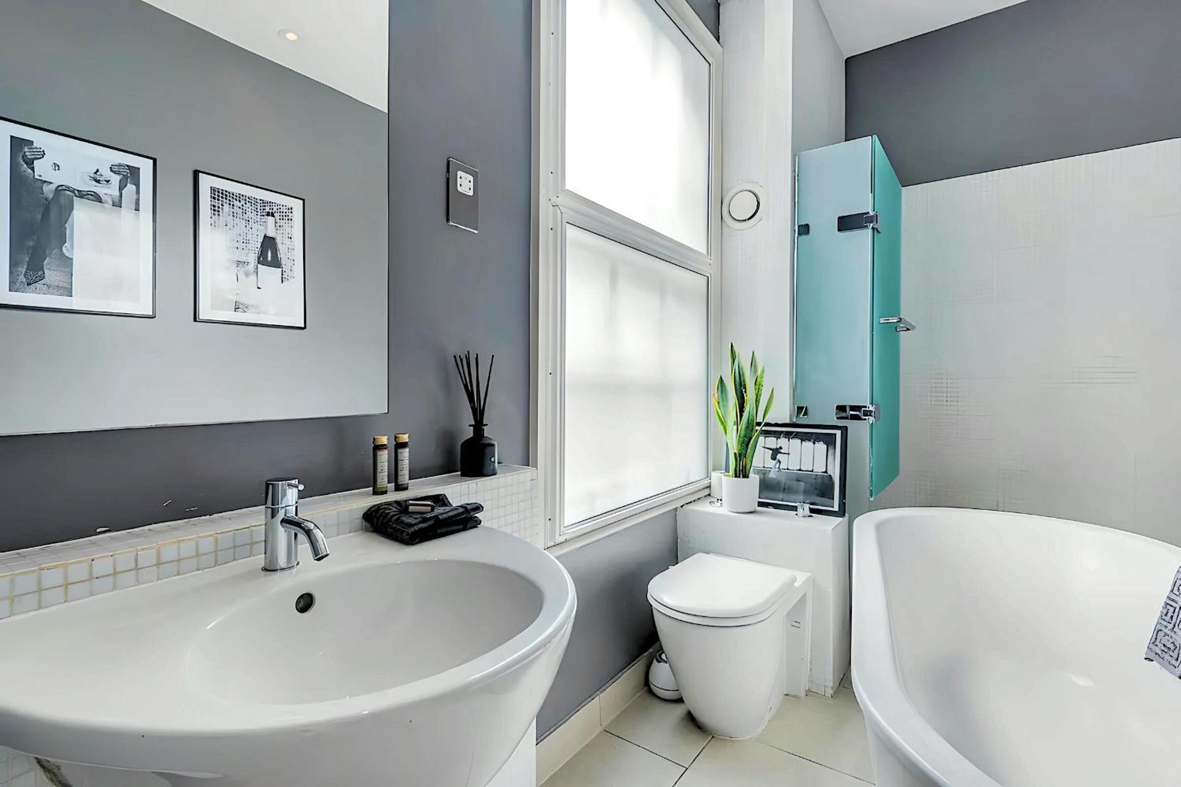 Welcome London - Stay at The Piazza!