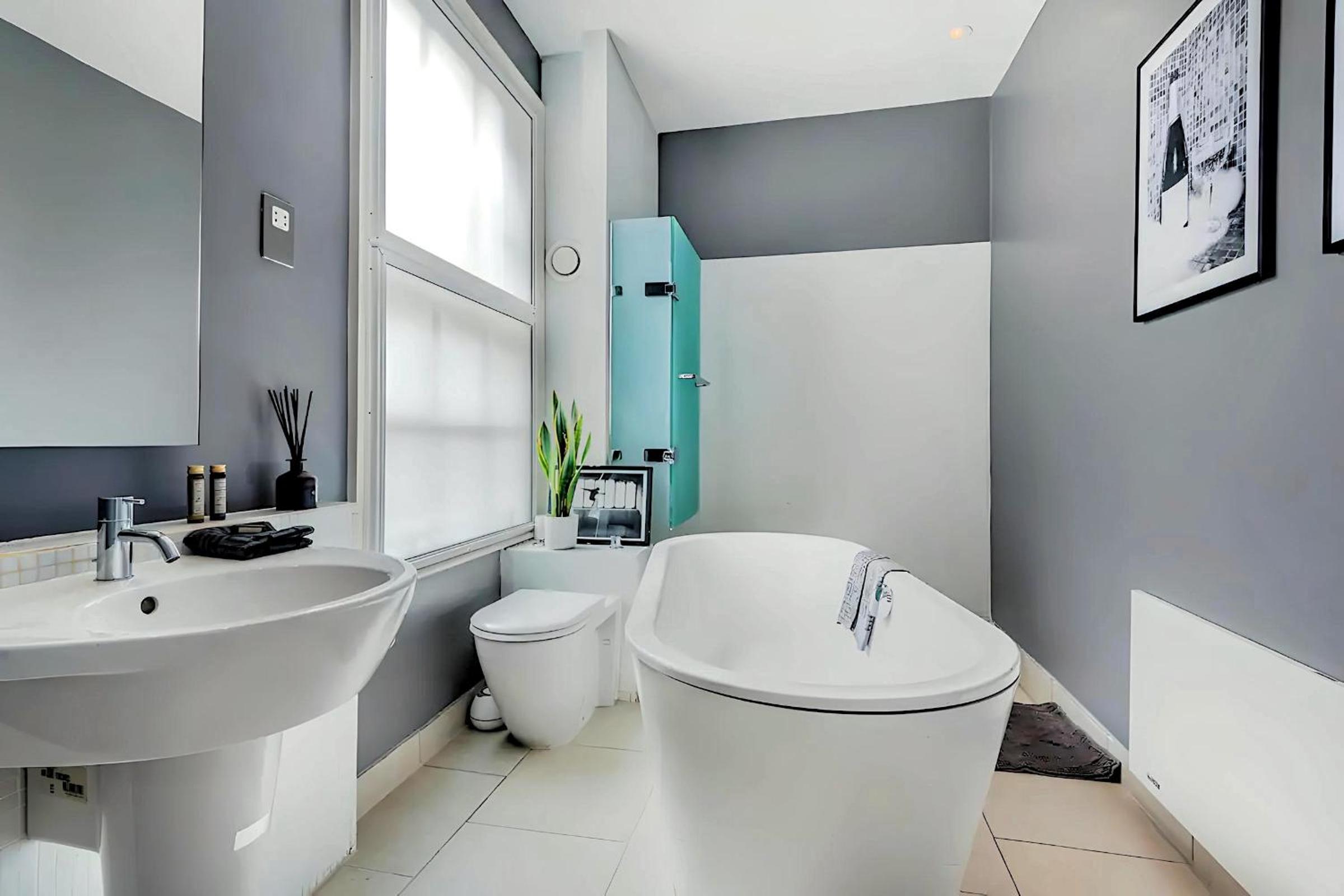 Welcome London - Stay at The Piazza!