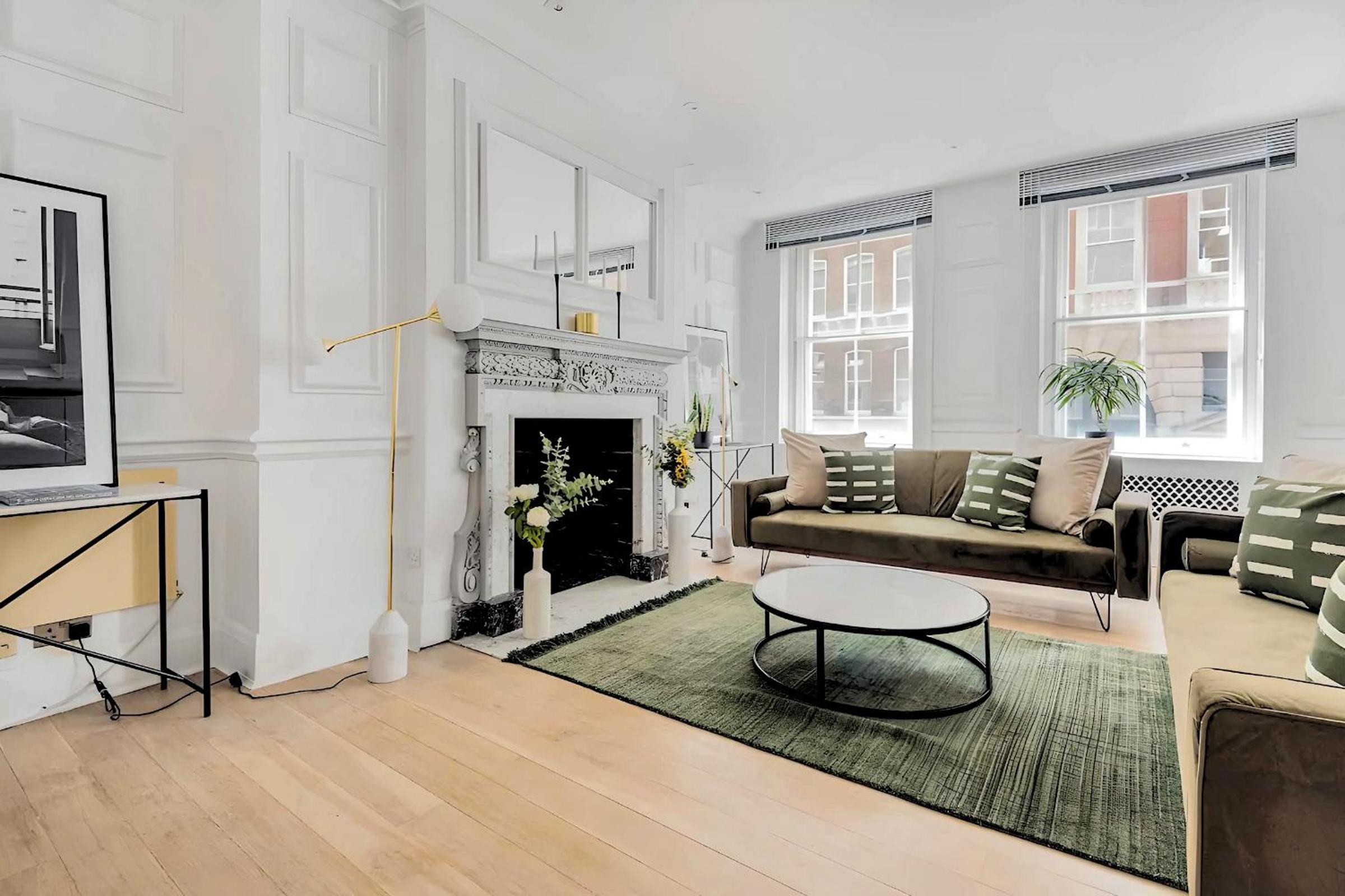 Welcome London - Stay at The Piazza!