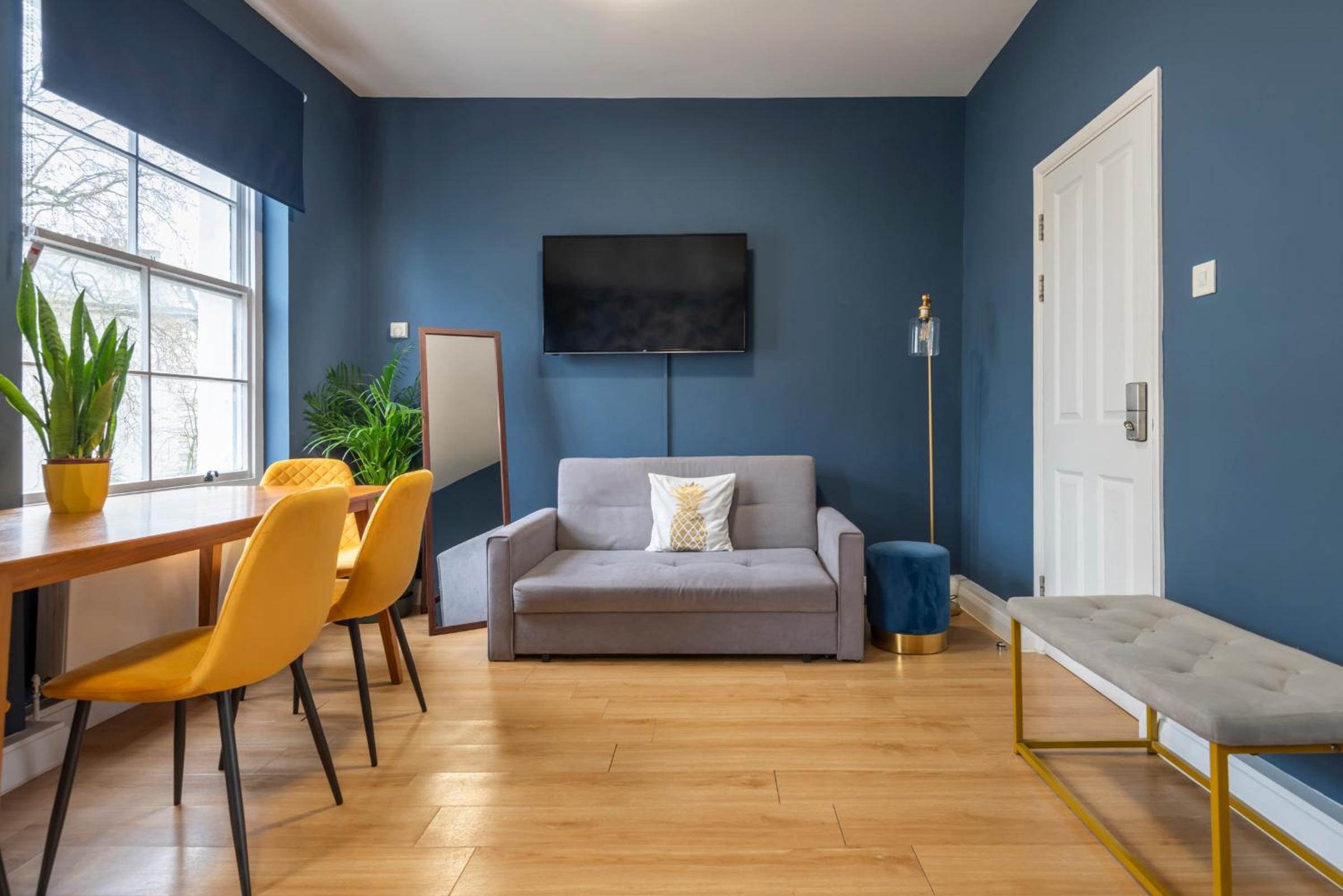 BRAND NEW The Palms: Luxury Family Residence