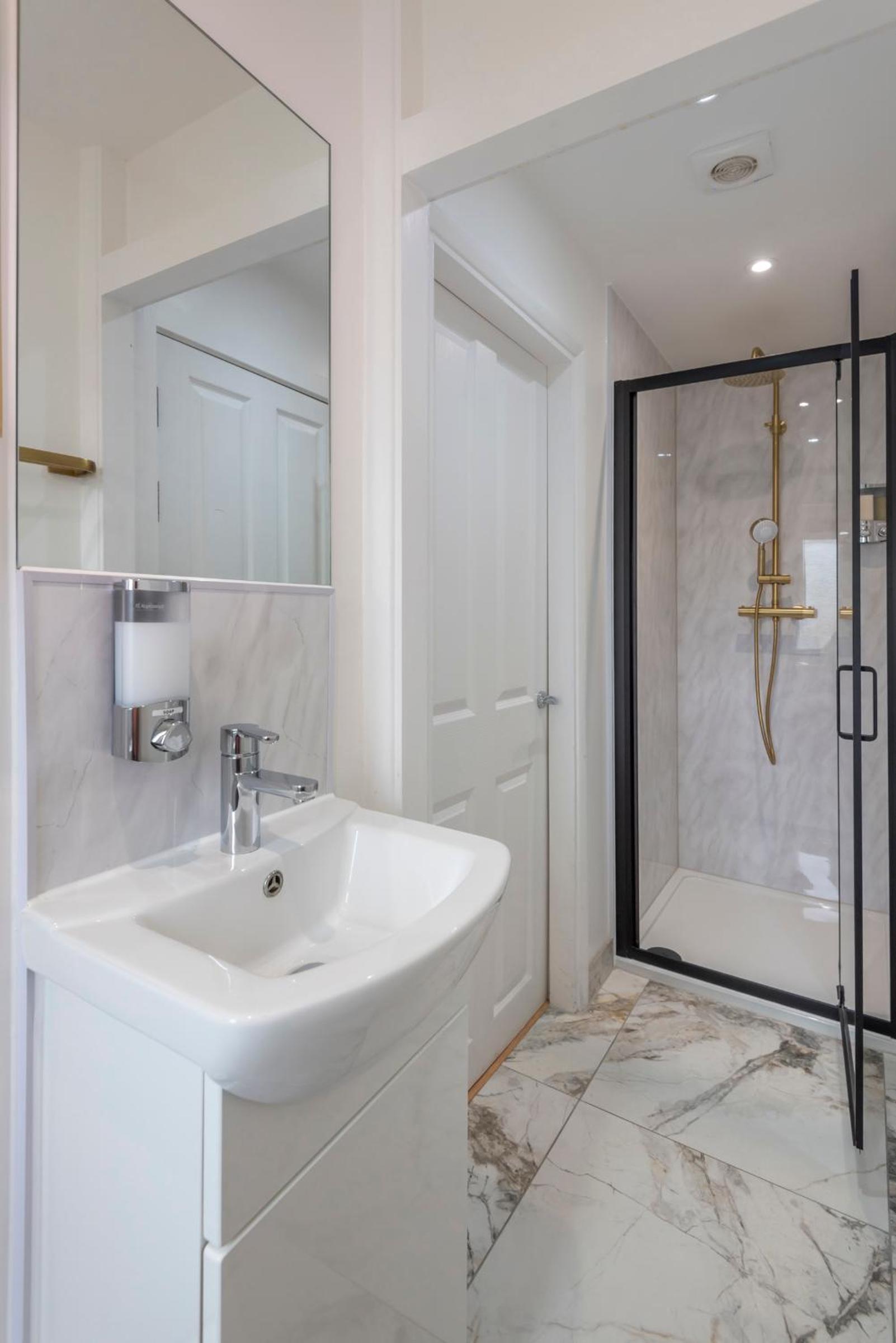 BRAND NEW The Palms: Luxury Family Residence