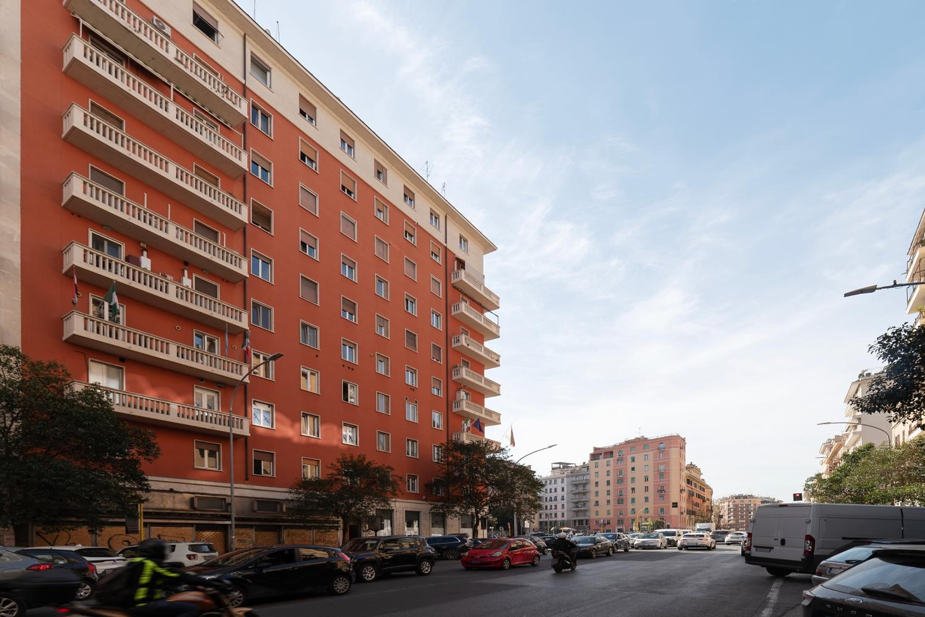 GuestHost - Chic Stay at Magnagrecia Rome Apartment