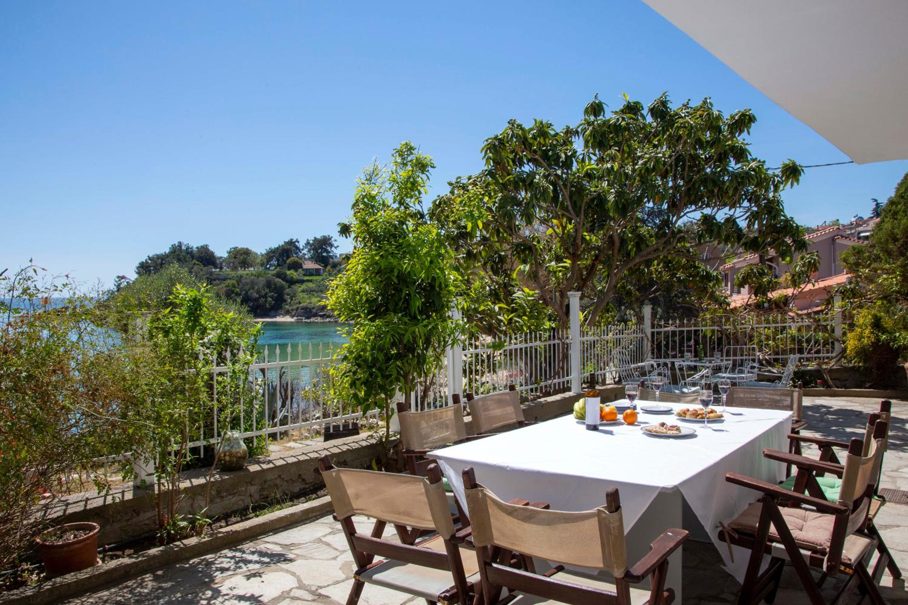Villa just on the sea 1 photo 5