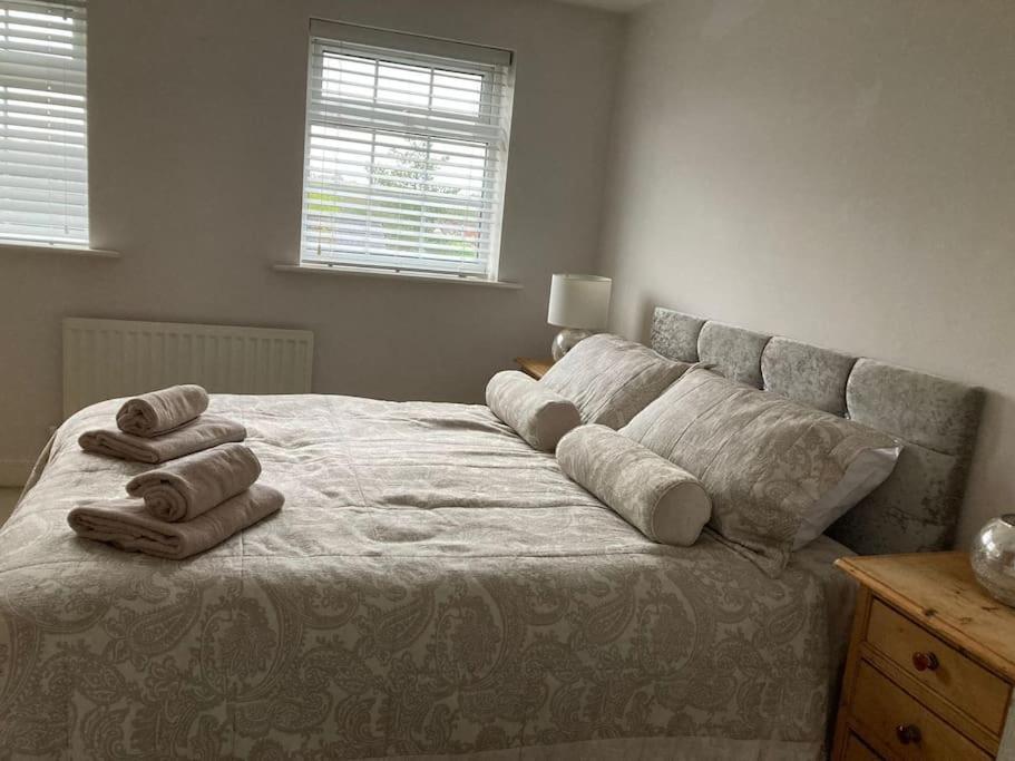 Guest Homes - Hunters Wood Court