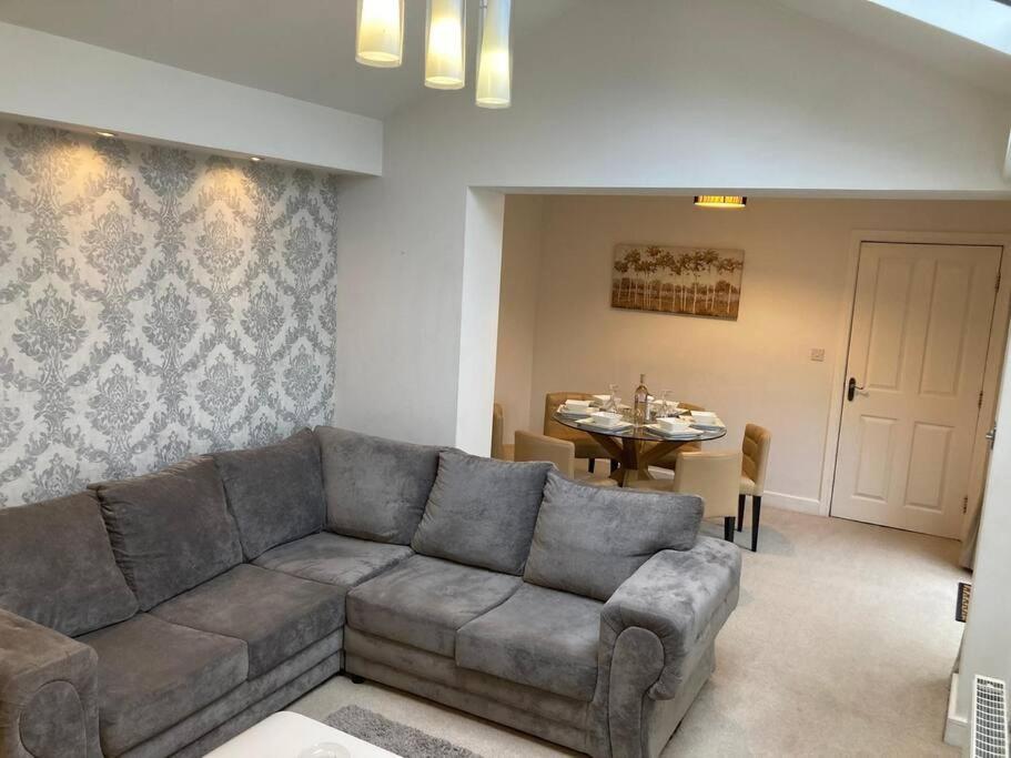 Guest Homes - Hunters Wood Court