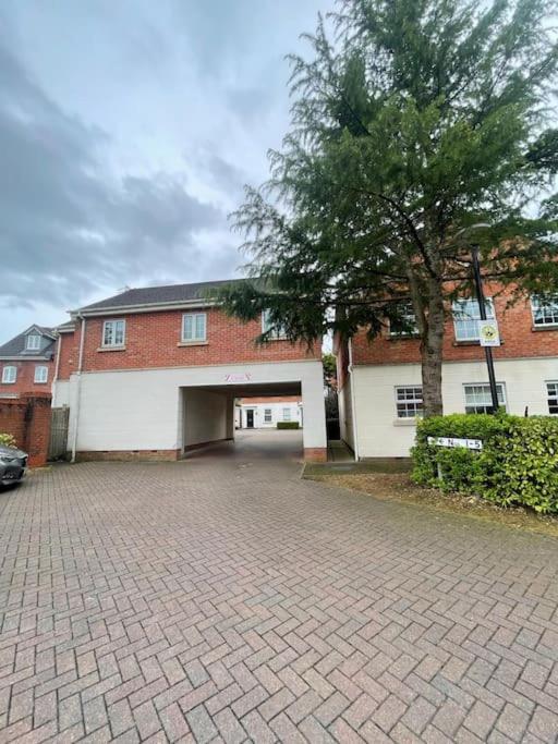 Guest Homes - Hunters Wood Court