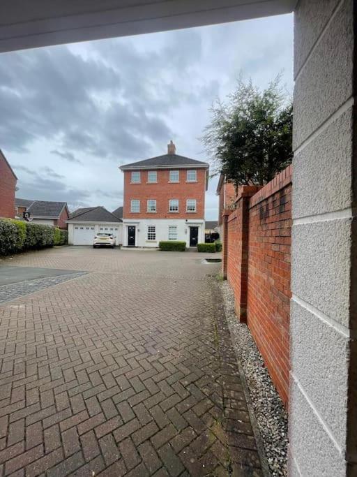 Guest Homes - Hunters Wood Court, photo 22