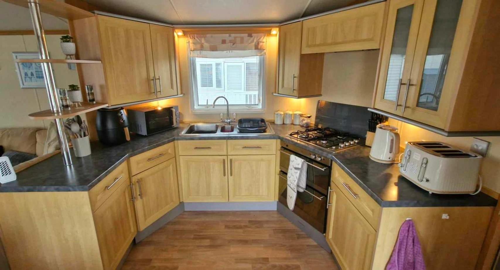 MOLLIES DEN 6 Berth 2 Bedrooms Waterside Leisure Park Ingoldmells view 4