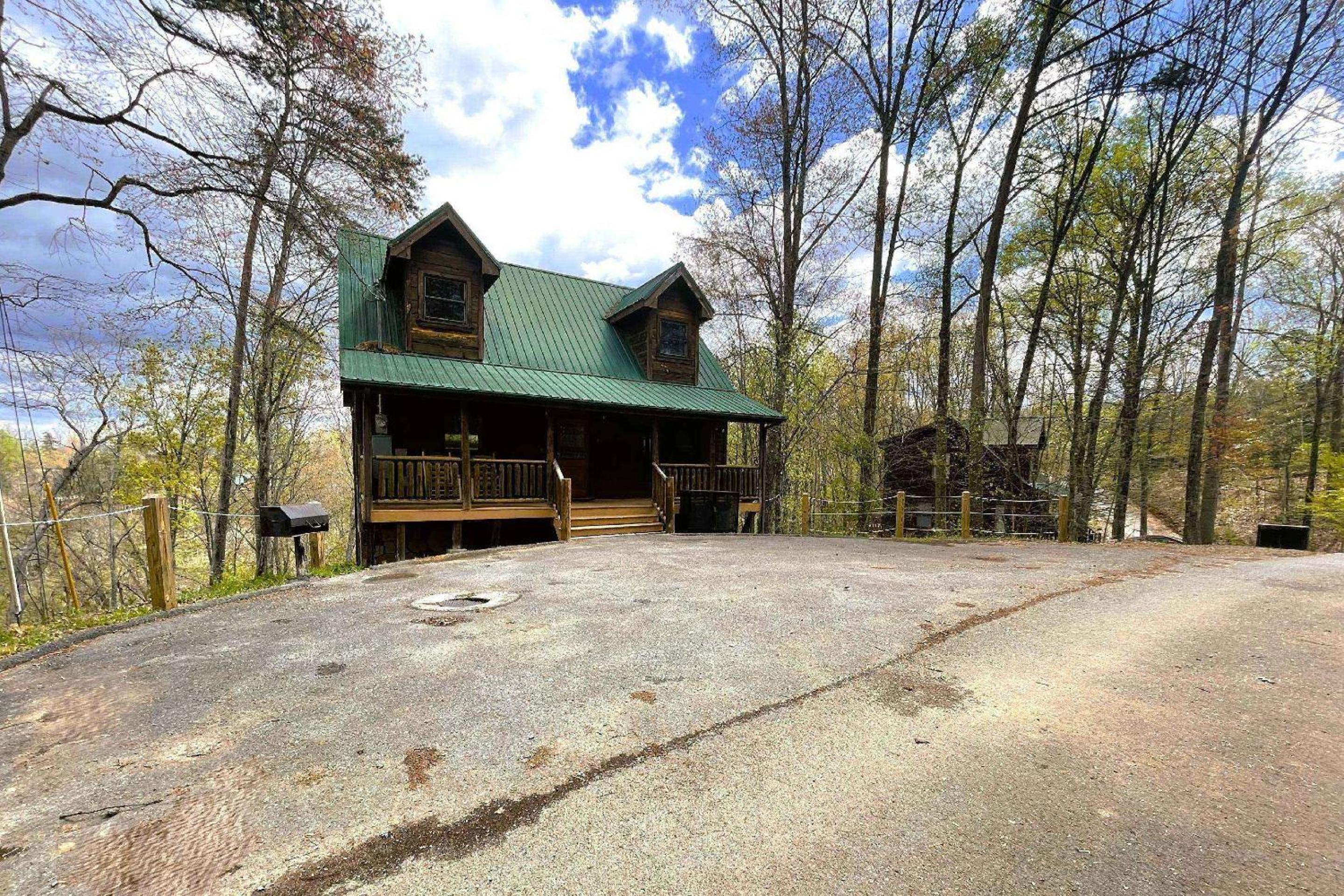 Bearfoot Lodge. view 2