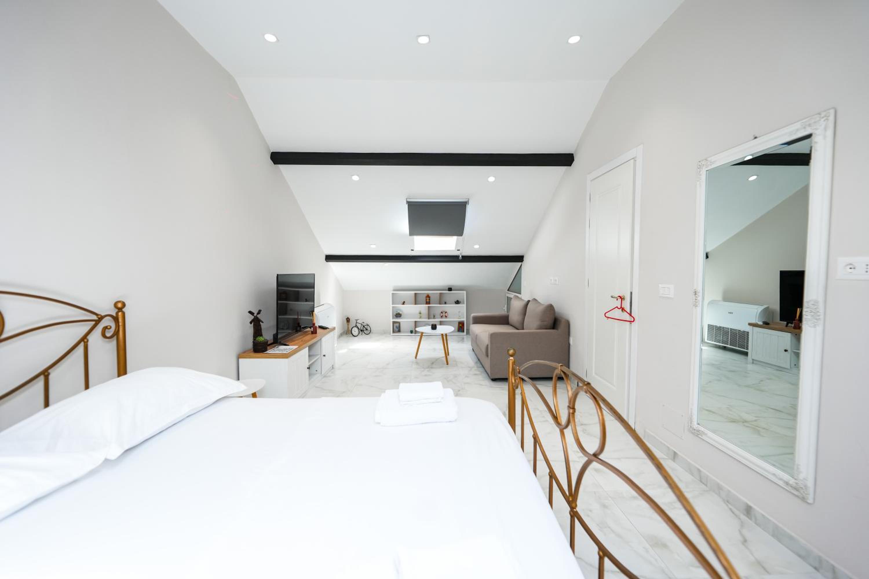 City Center Hideout - Studio Apartment