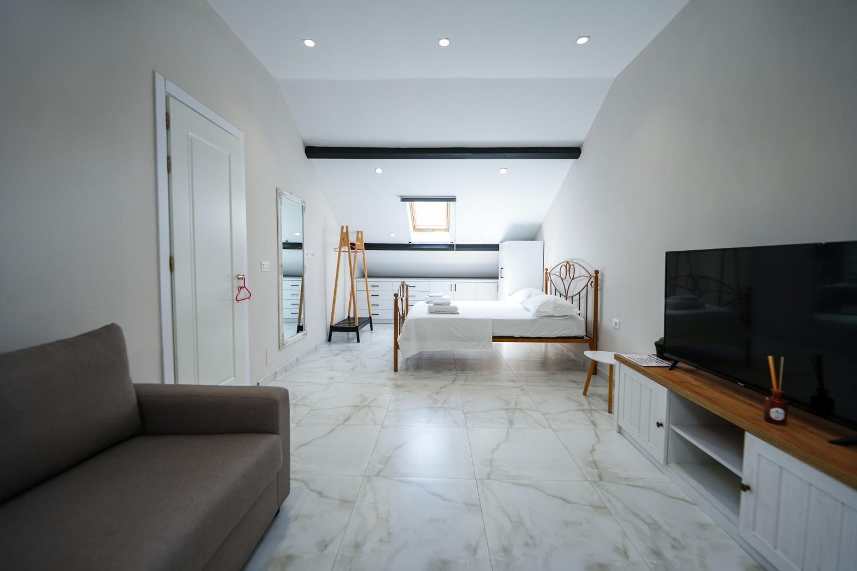 City Center Hideout - Studio Apartment