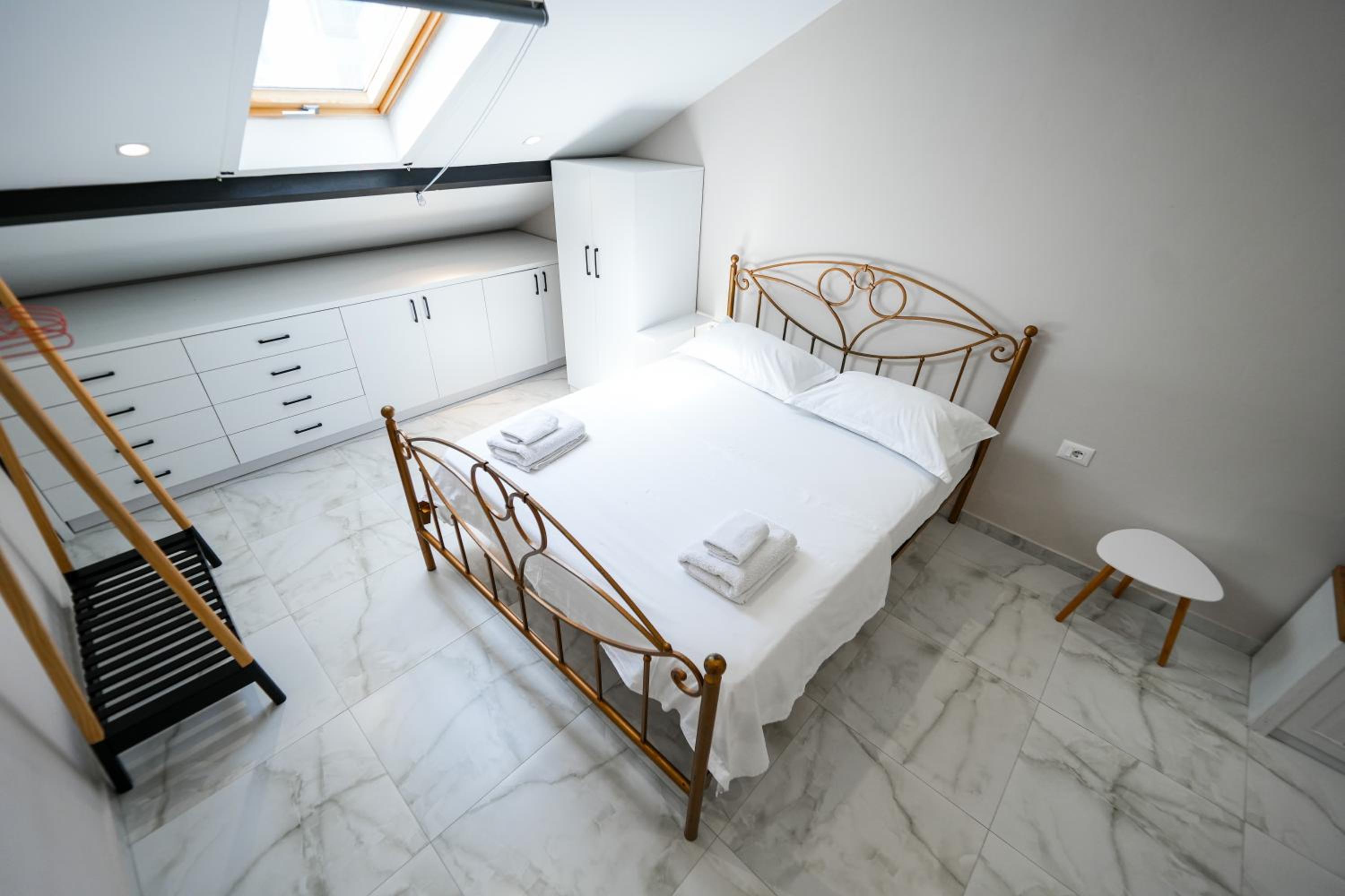 City Center Hideout - Studio Apartment