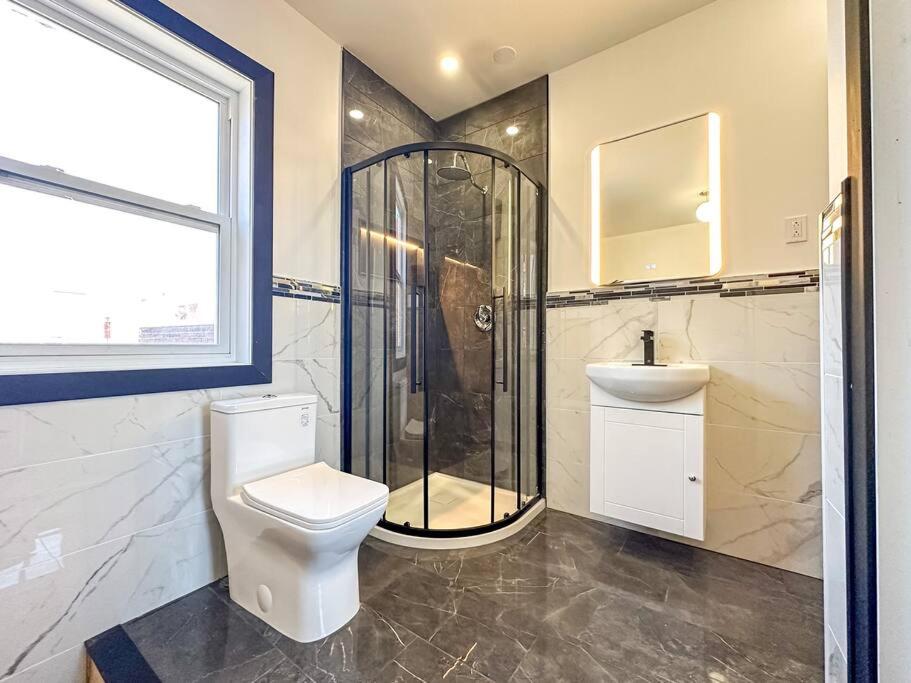 Vast & Stylish in heart of Plateau w Private Parking
